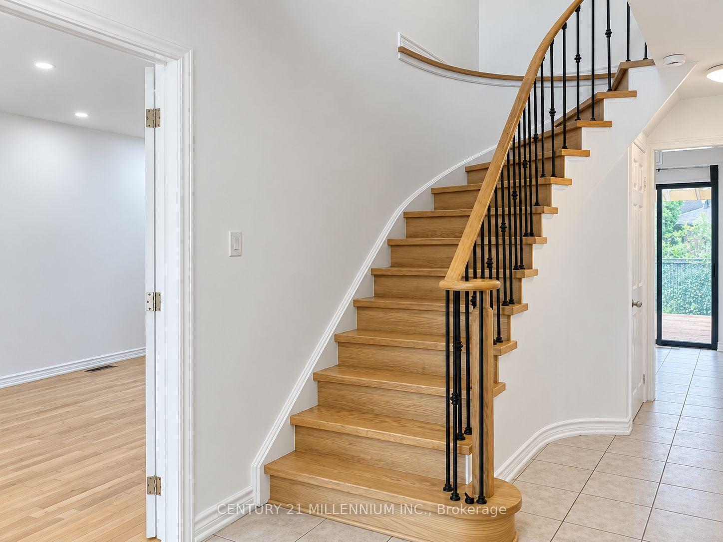 Photo 7 of 6 Carruthers Crescent, Barrie, Grove East — HOMEH