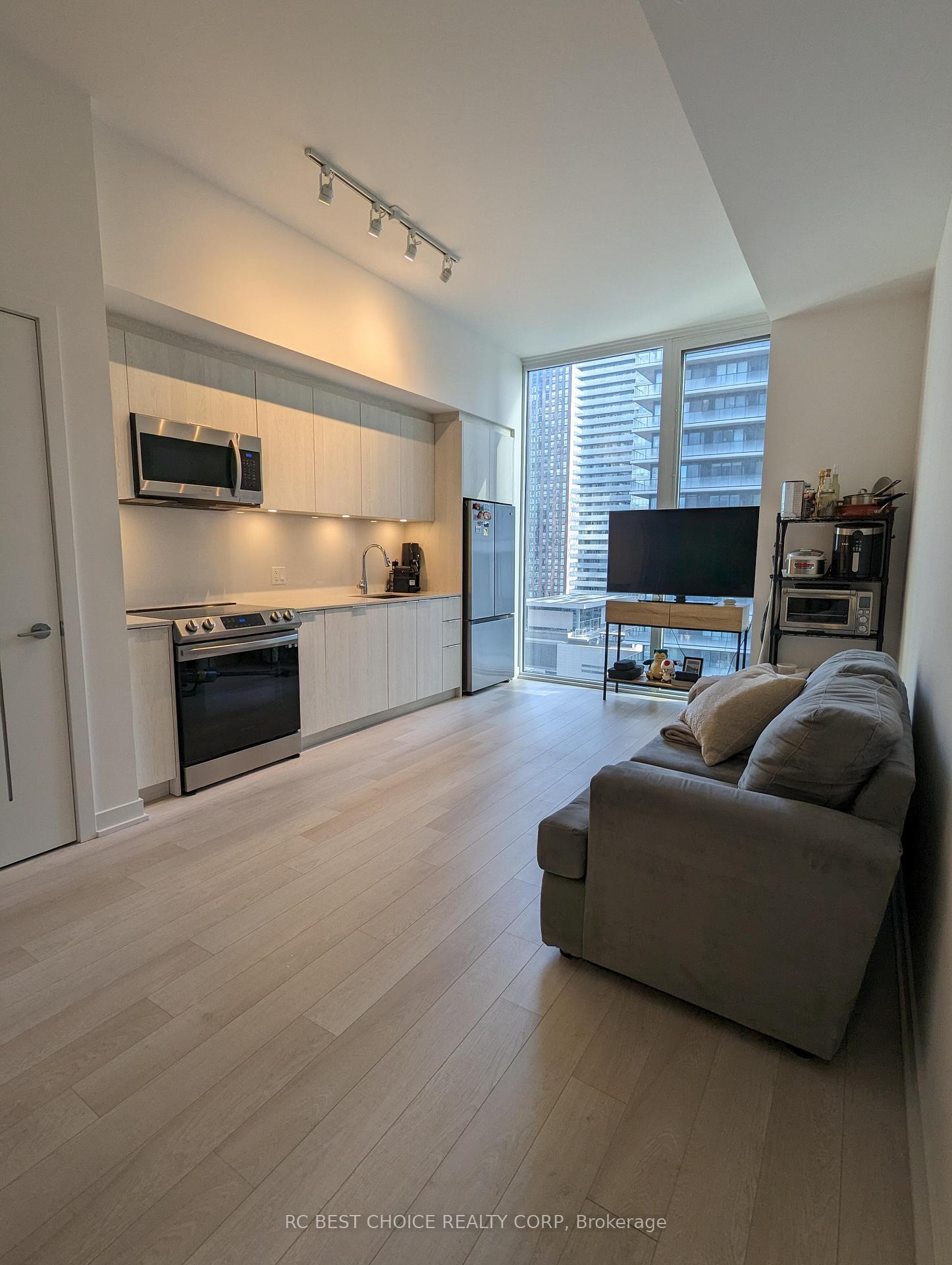 Photo 3 of Unit 1606, 357 King Street W, Toronto, Waterfront Communities — HOMEH