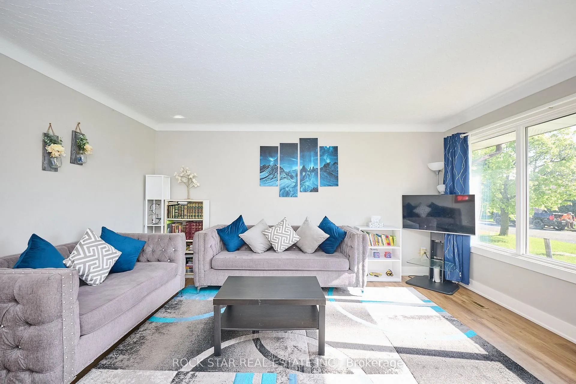 Photo 2 of 100 Jacobson Avenue, St. Catharines, Glendale/Glenridge — HOMEH