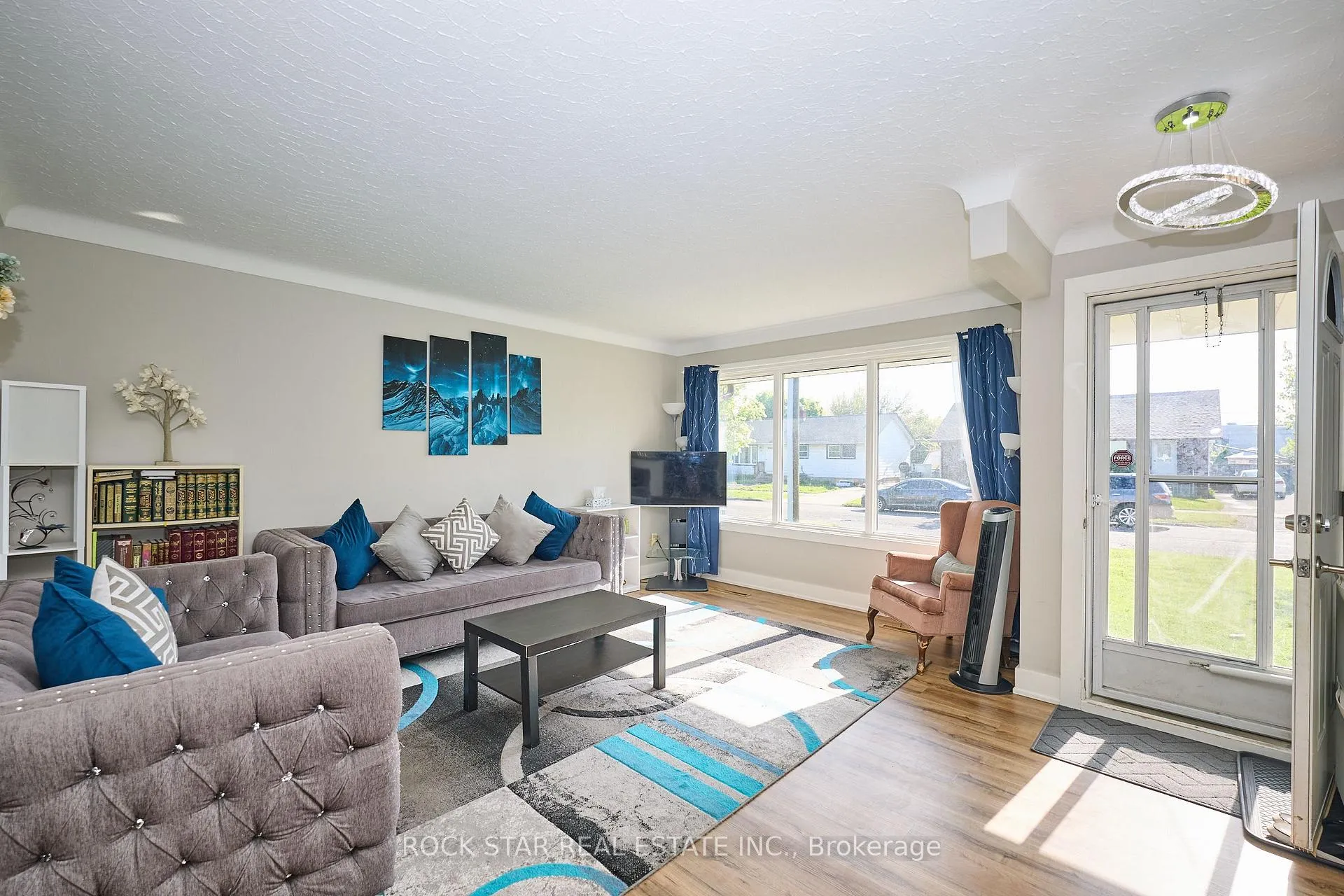 Photo 3 of 100 Jacobson Avenue, St. Catharines, Glendale/Glenridge — HOMEH