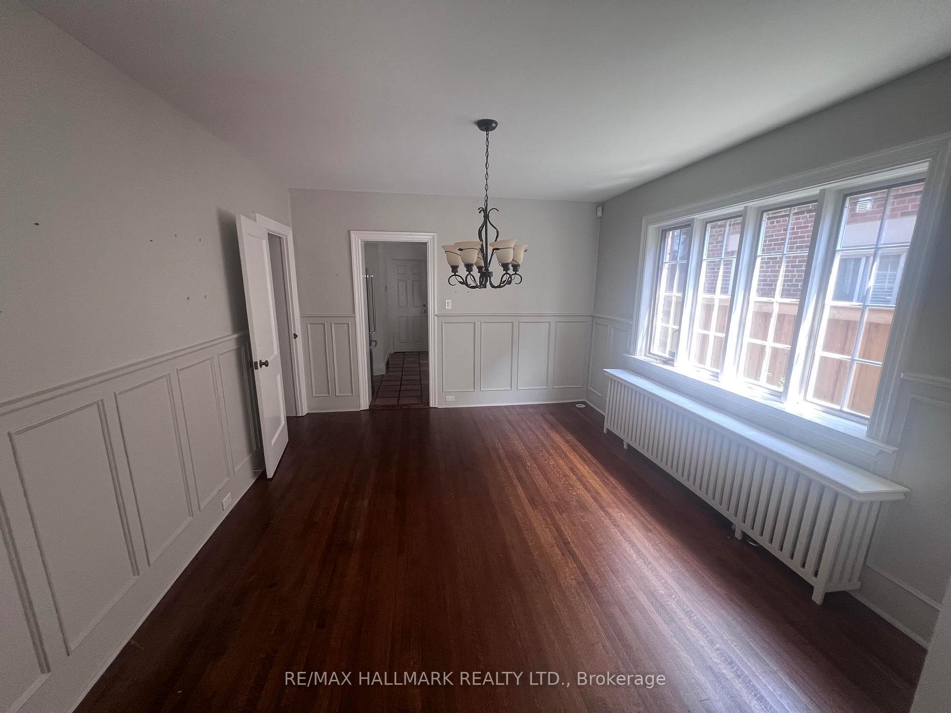 Photo 3 of 36 Whitehall Road, Toronto, Rosedale-Moore Park — HOMEH