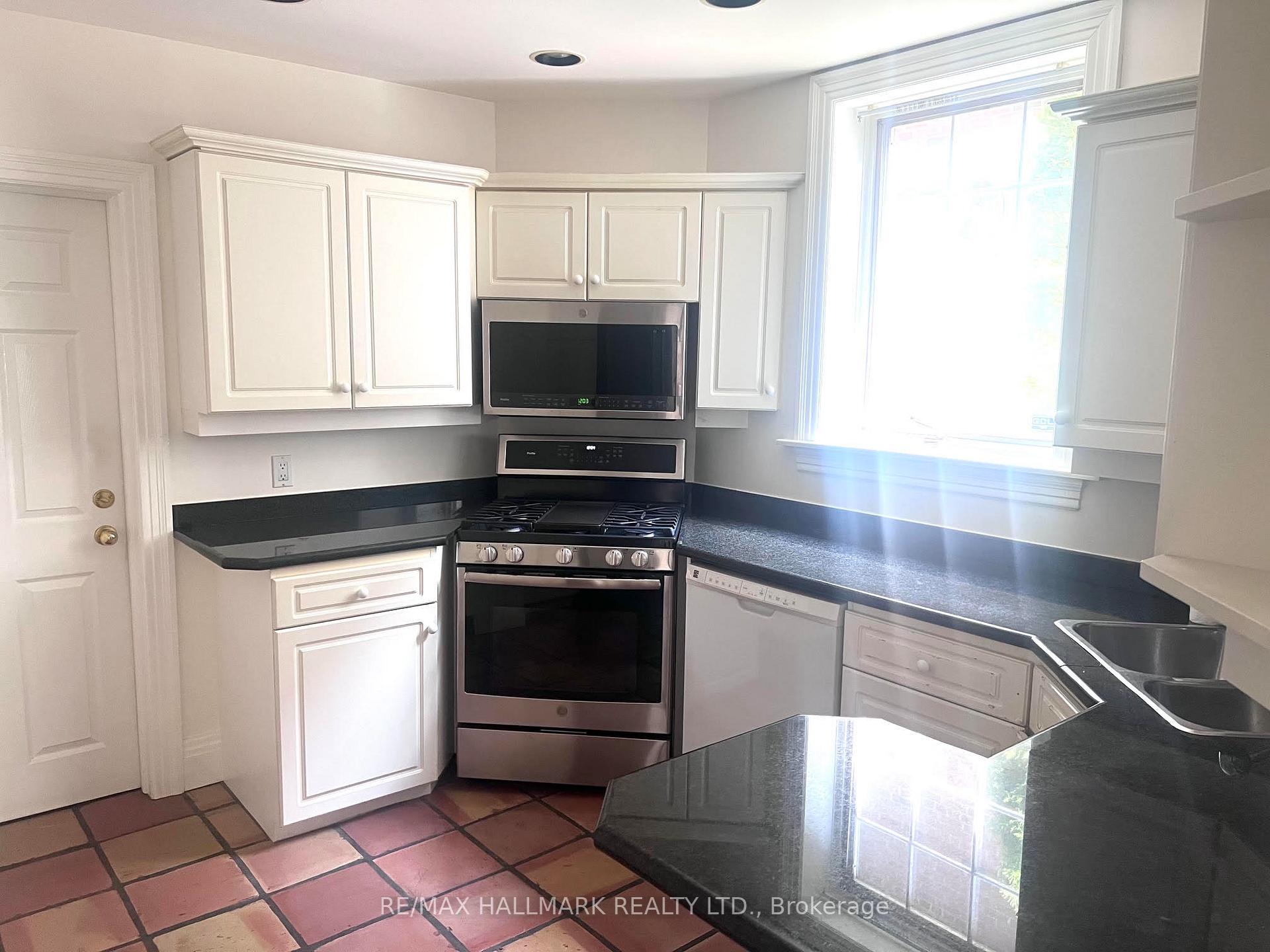 Photo 4 of 36 Whitehall Road, Toronto, Rosedale-Moore Park — HOMEH