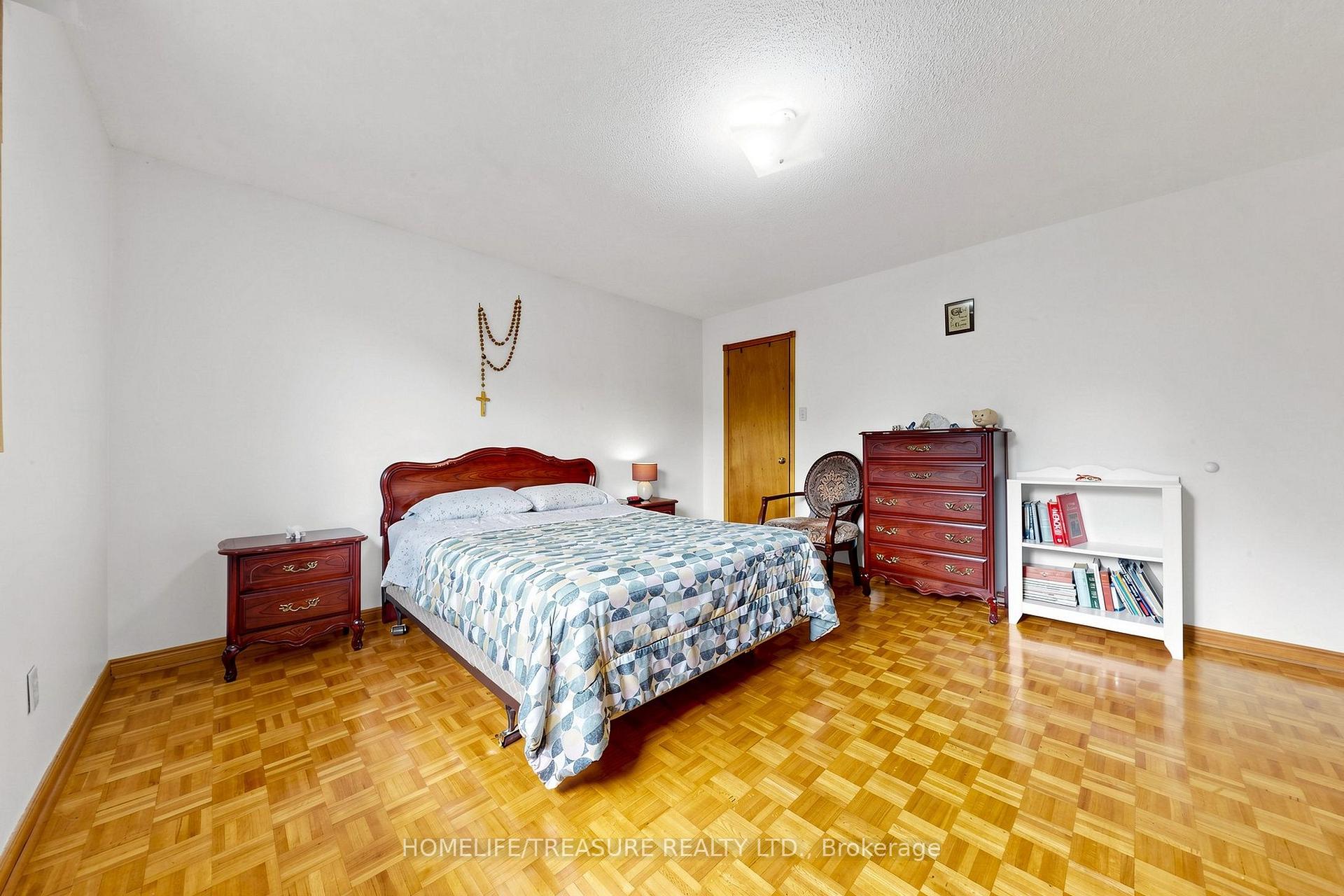 Photo 18 of 4304 Curia Crescent, Mississauga, Rathwood — HOMEH