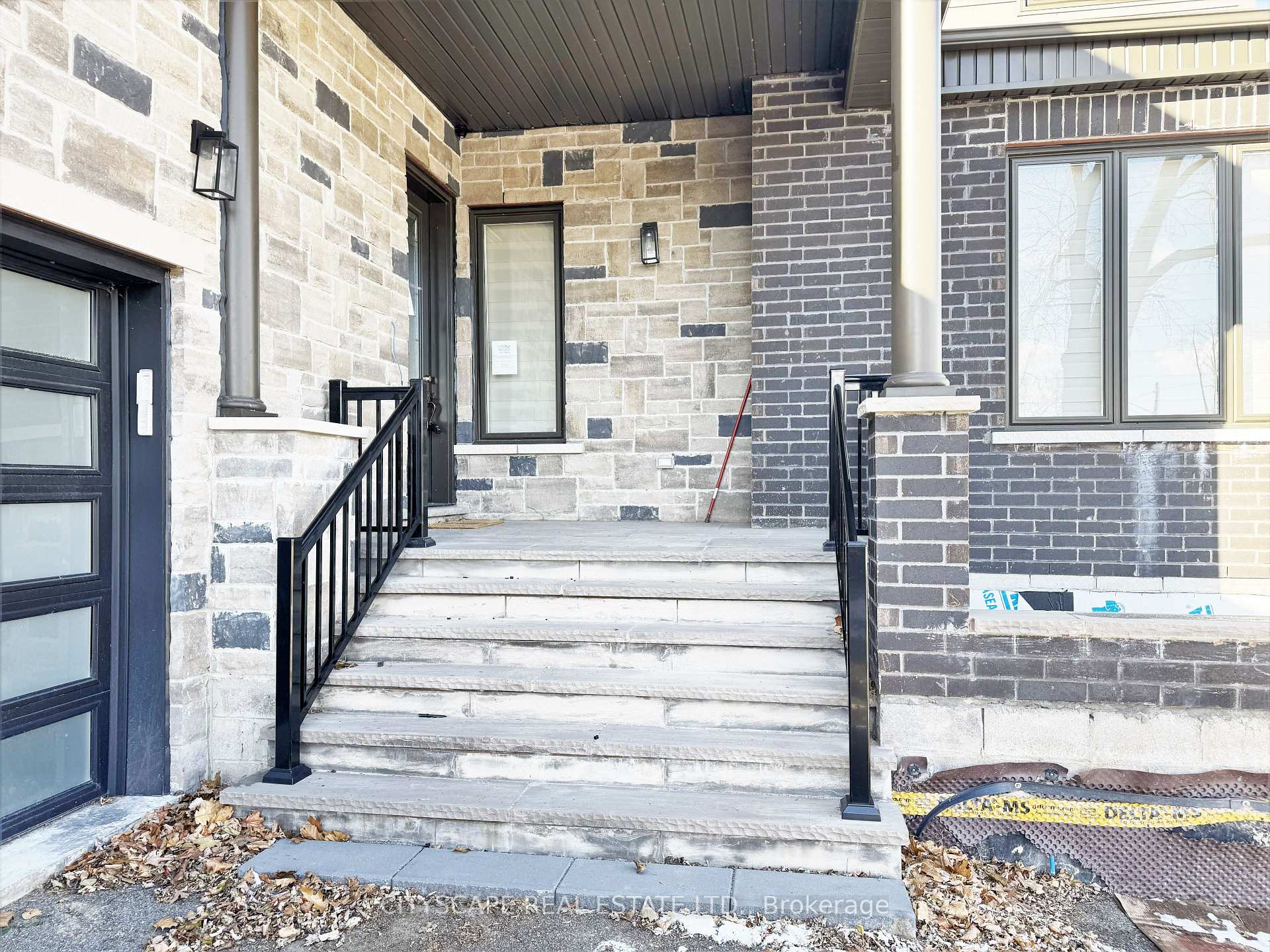 Photo 5 of 204 Mary Street, Oakville, Central — HOMEH