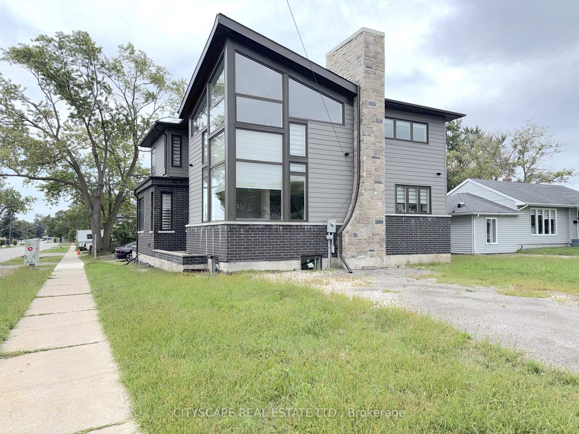 Photo 4 of 204 Mary Street, Oakville, Central — HOMEH