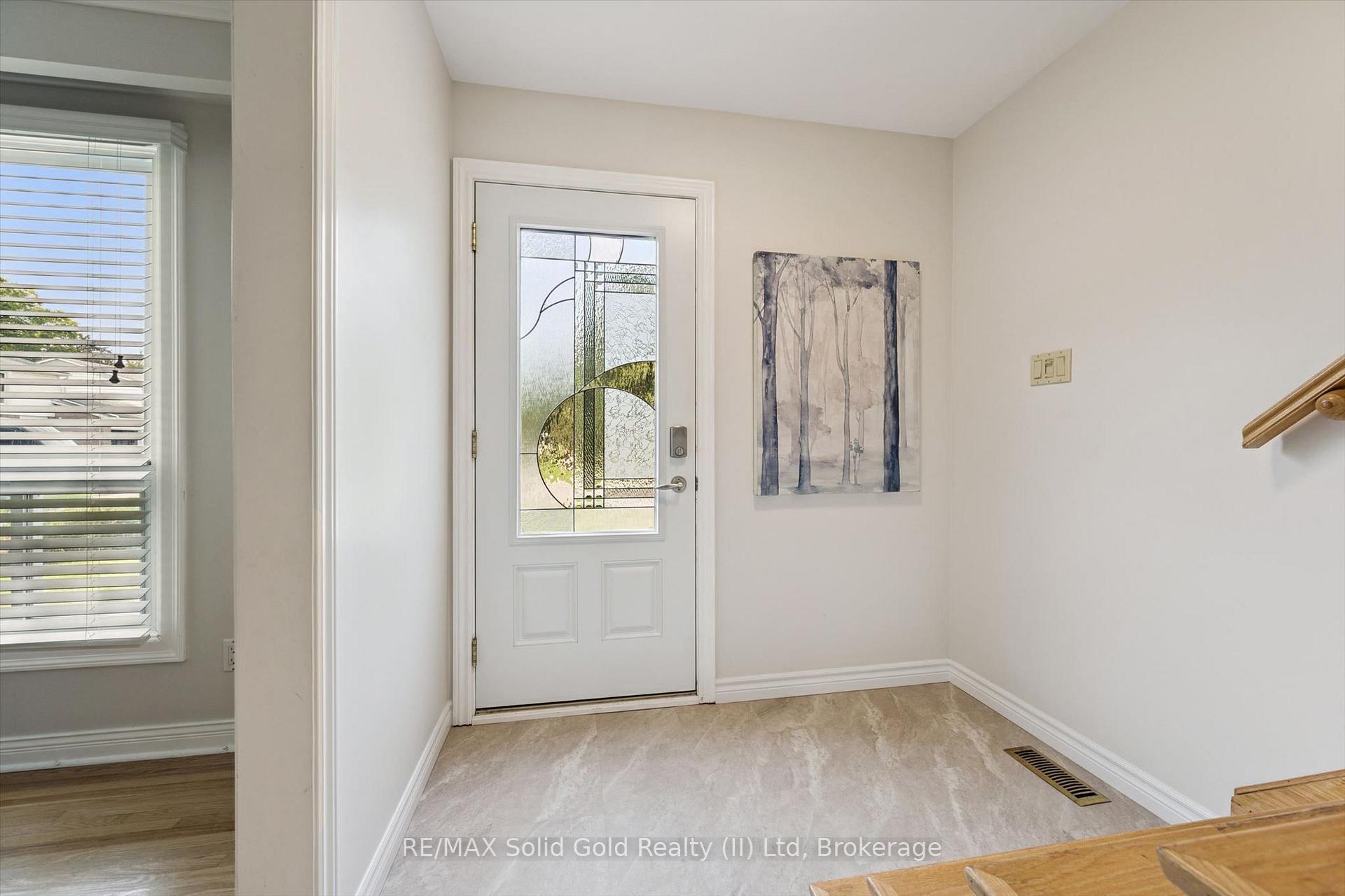 Photo 2 of 72 Glen Avon Crescent, Kitchener, Forest Heights — HOMEH