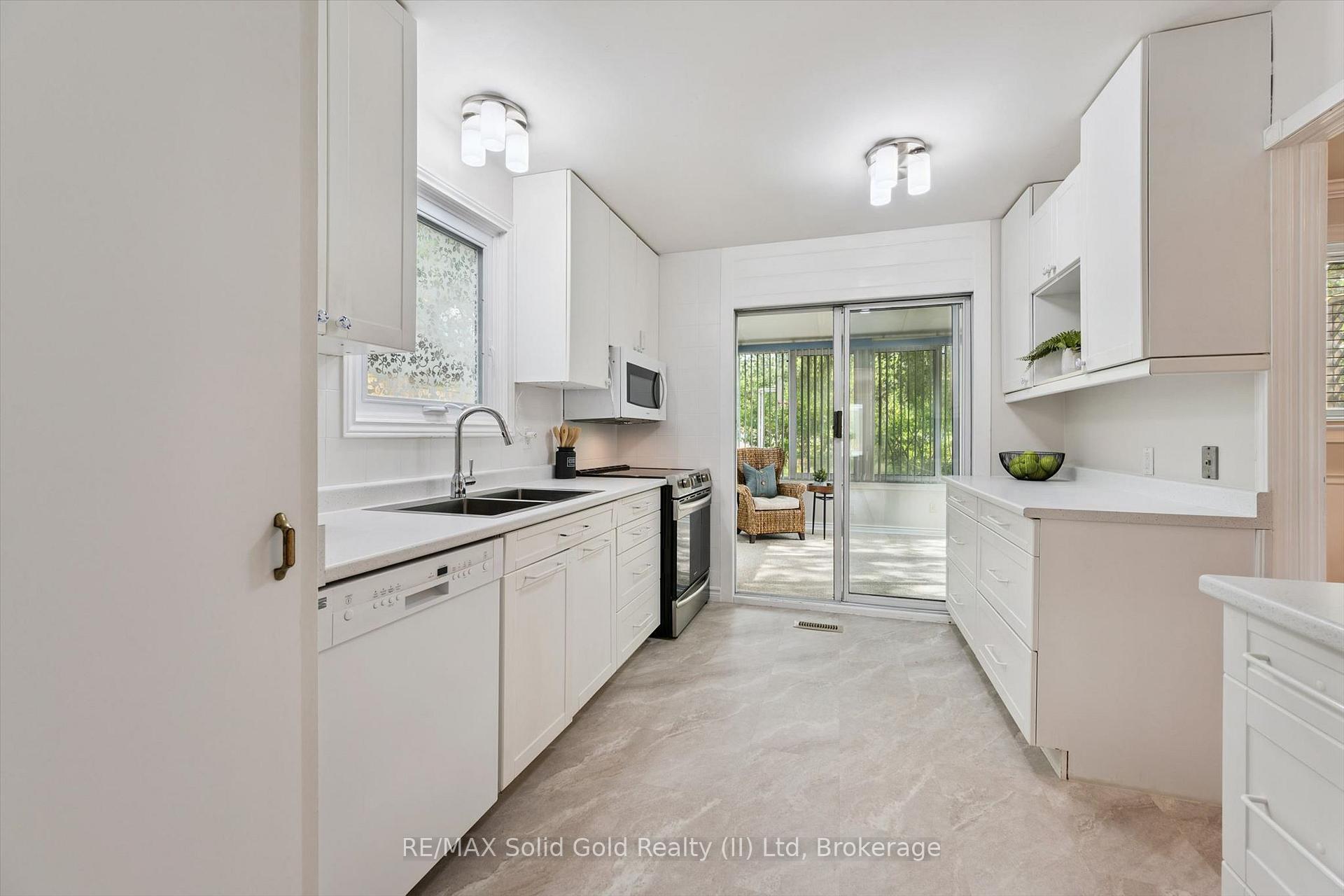 Photo 9 of 72 Glen Avon Crescent, Kitchener, Forest Heights — HOMEH