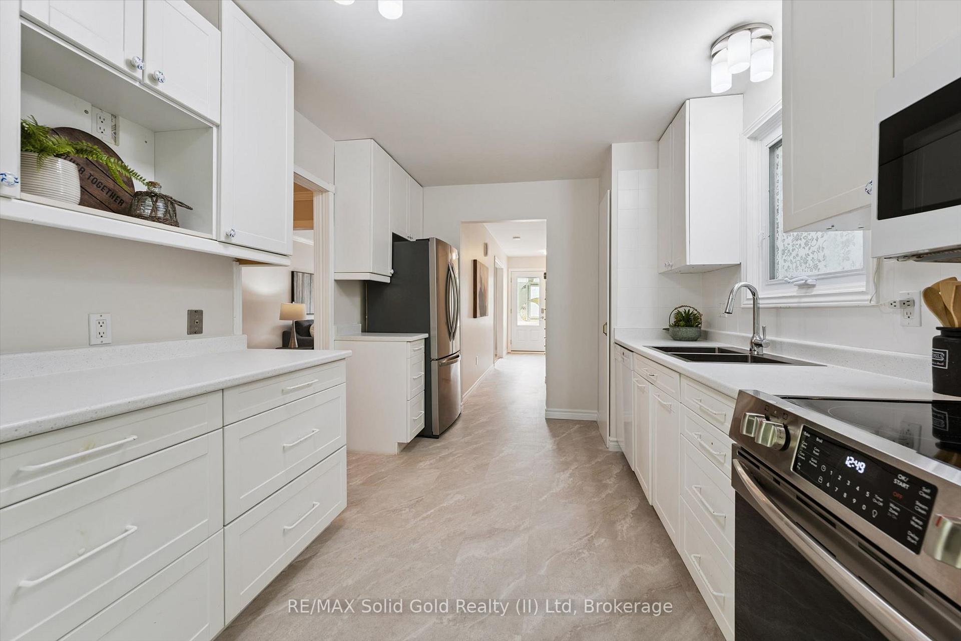 Photo 11 of 72 Glen Avon Crescent, Kitchener, Forest Heights — HOMEH