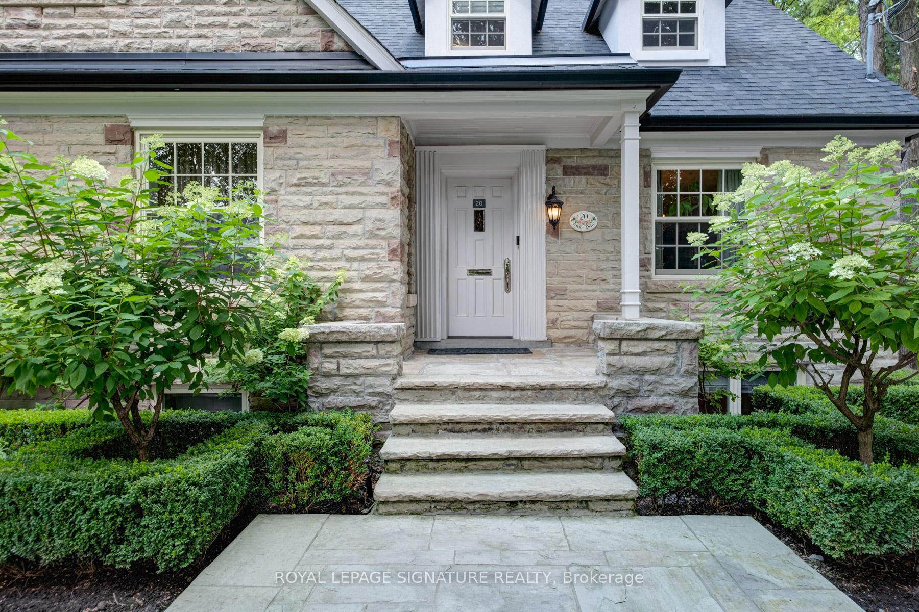 Photo 4 of 20 Taylor Drive, Toronto, East York — HOMEH