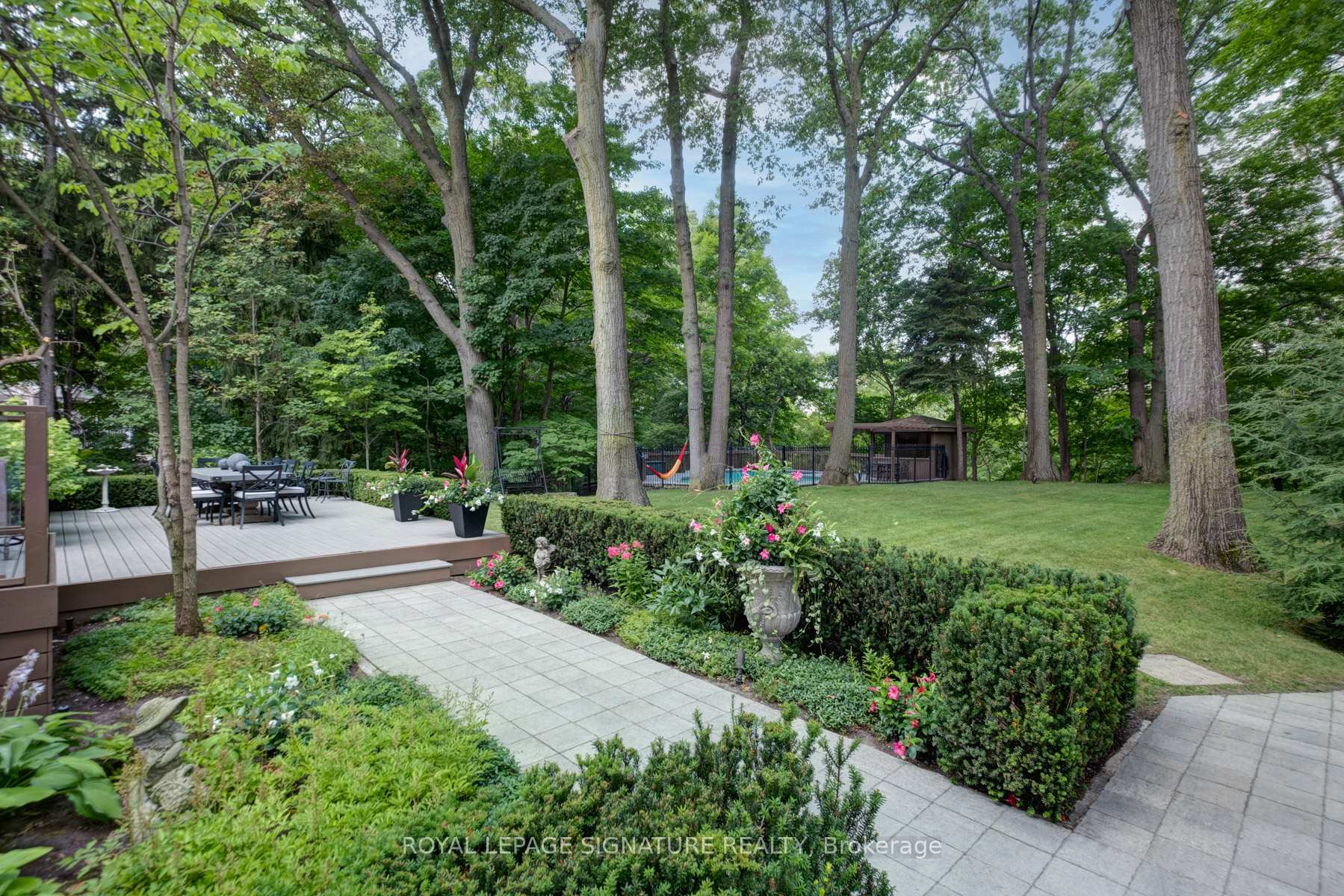 Photo 5 of 20 Taylor Drive, Toronto, East York — HOMEH