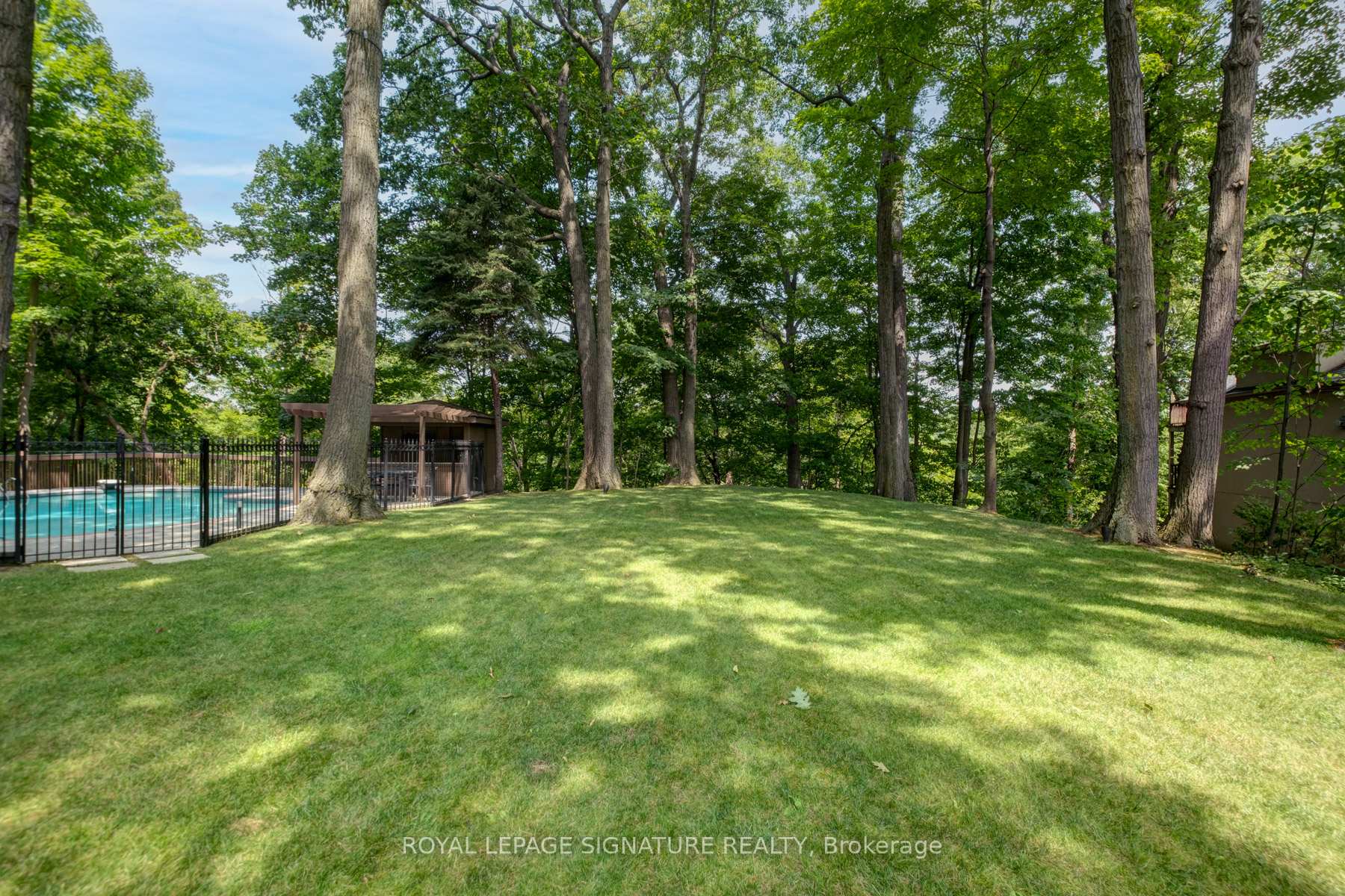 Photo 39 of 20 Taylor Drive, Toronto, East York — HOMEH