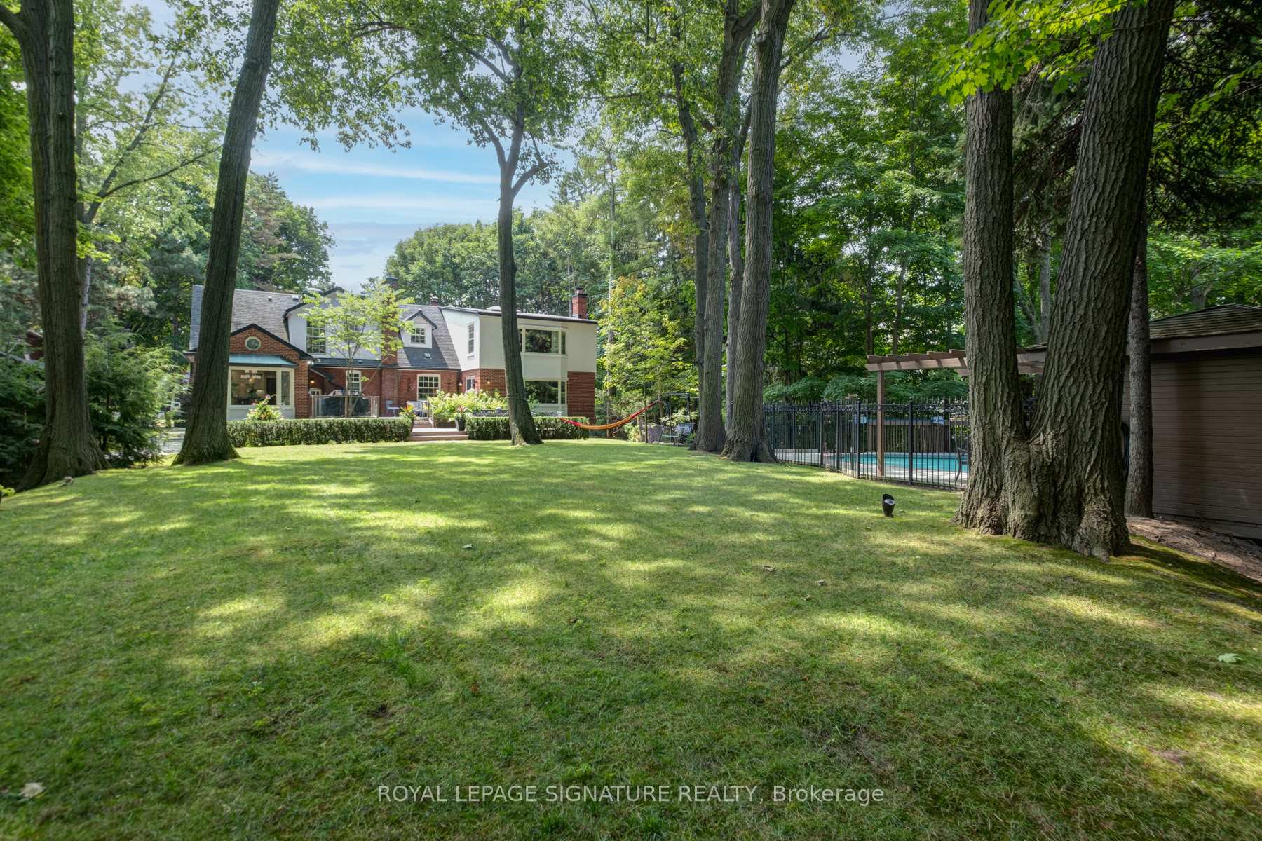 Photo 40 of 20 Taylor Drive, Toronto, East York — HOMEH