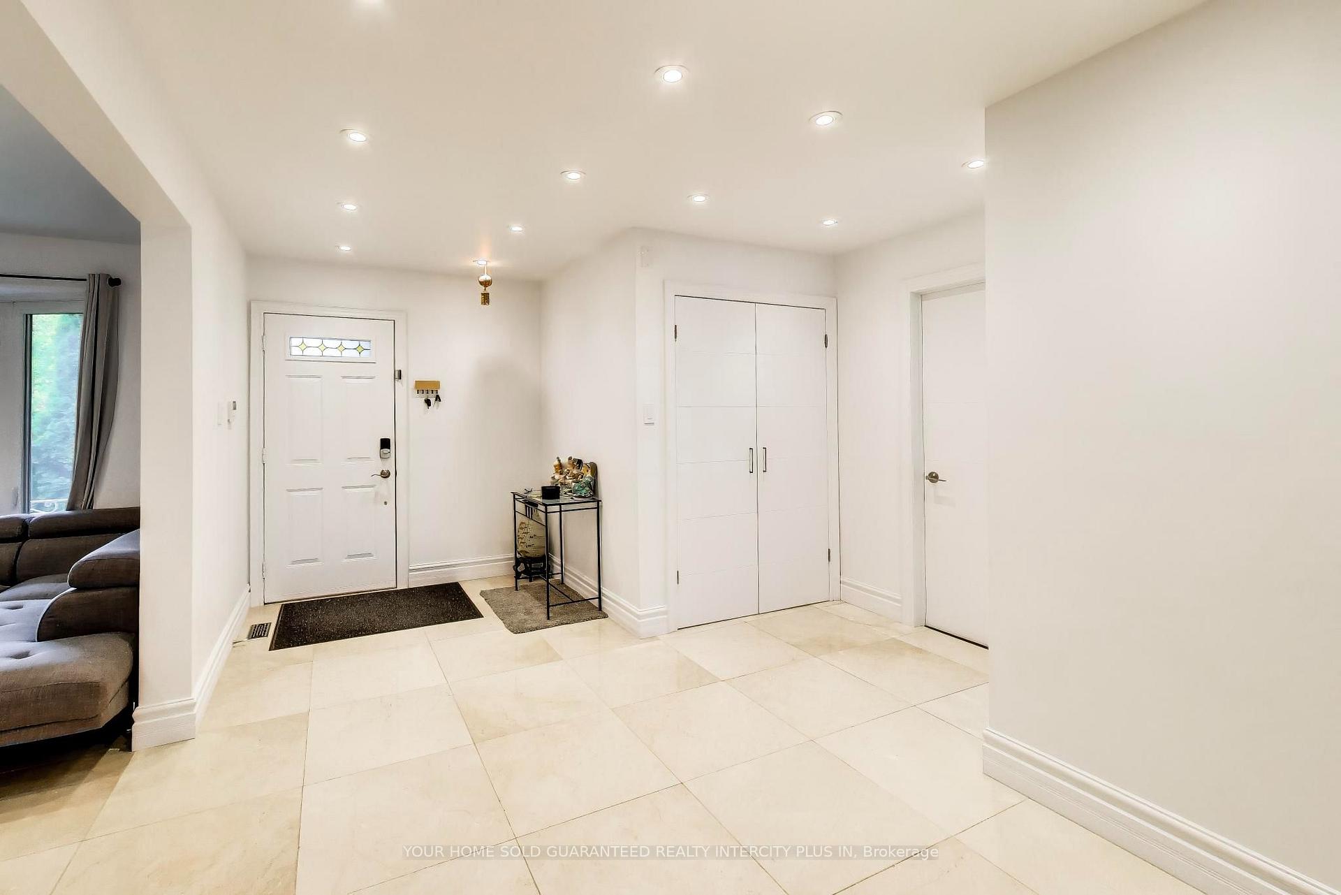 Photo 4 of 27 Via Nova Drive, Vaughan, East Woodbridge — HOMEH