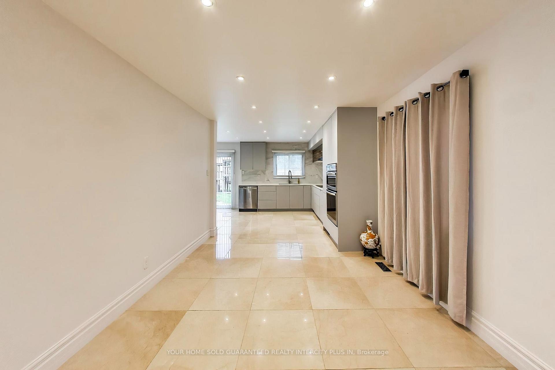 Photo 8 of 27 Via Nova Drive, Vaughan, East Woodbridge — HOMEH