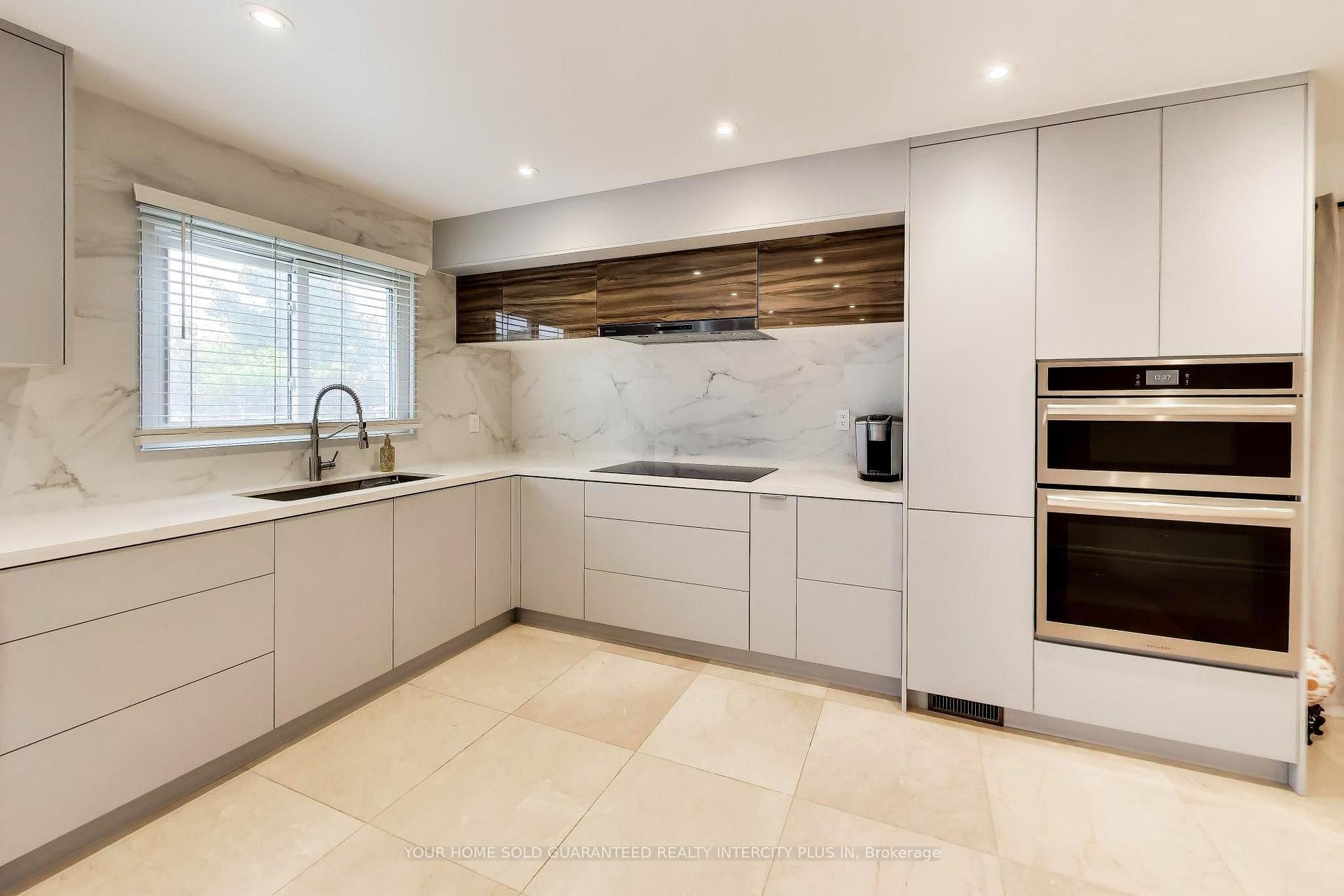 Photo 10 of 27 Via Nova Drive, Vaughan, East Woodbridge — HOMEH
