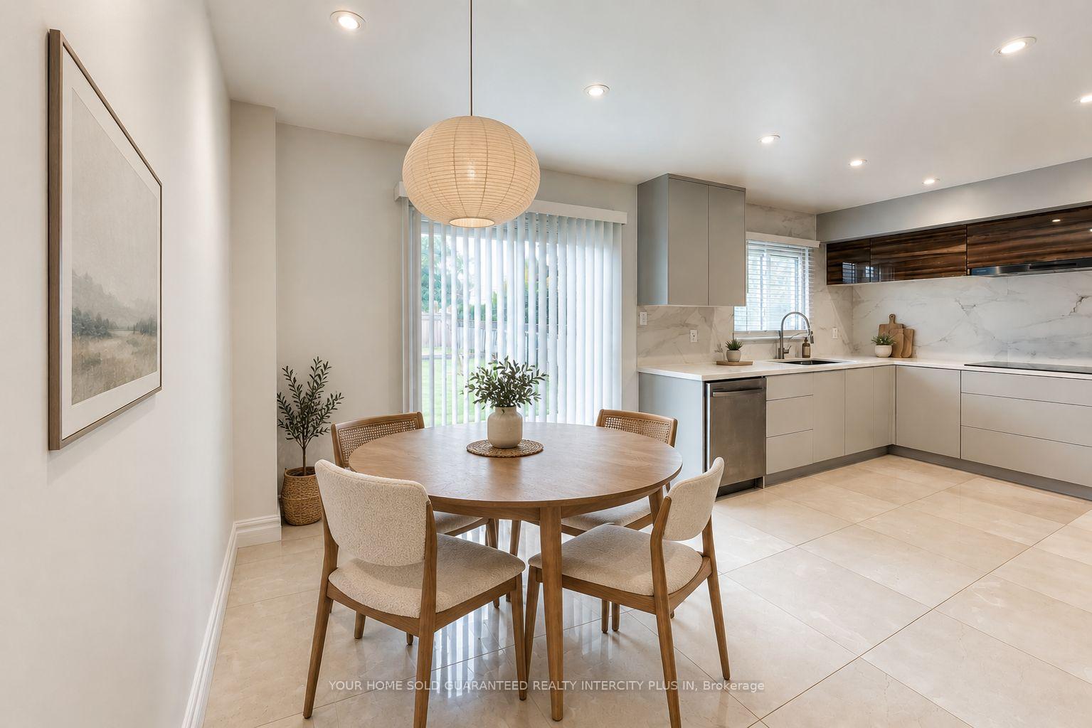 Photo 12 of 27 Via Nova Drive, Vaughan, East Woodbridge — HOMEH
