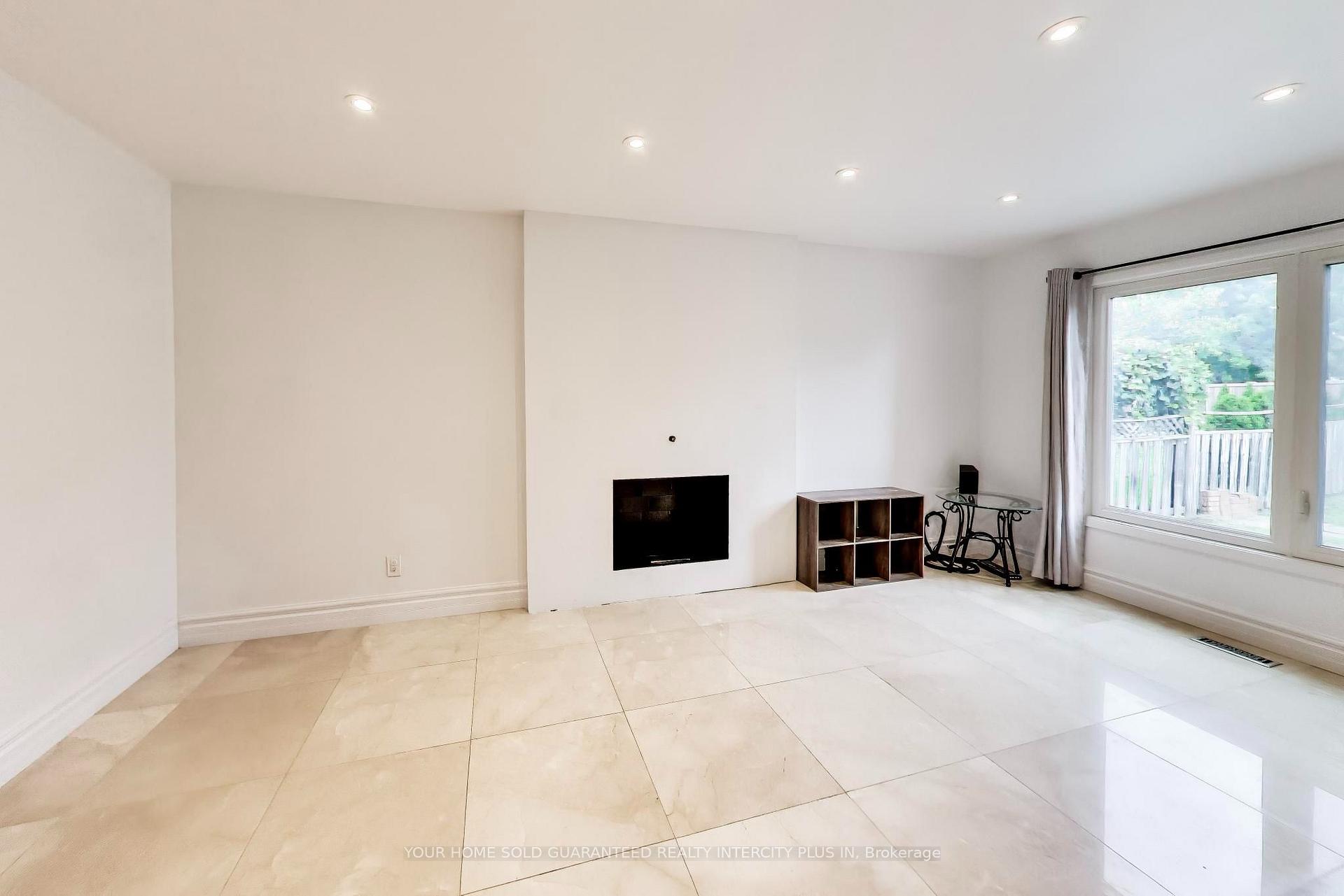Photo 15 of 27 Via Nova Drive, Vaughan, East Woodbridge — HOMEH