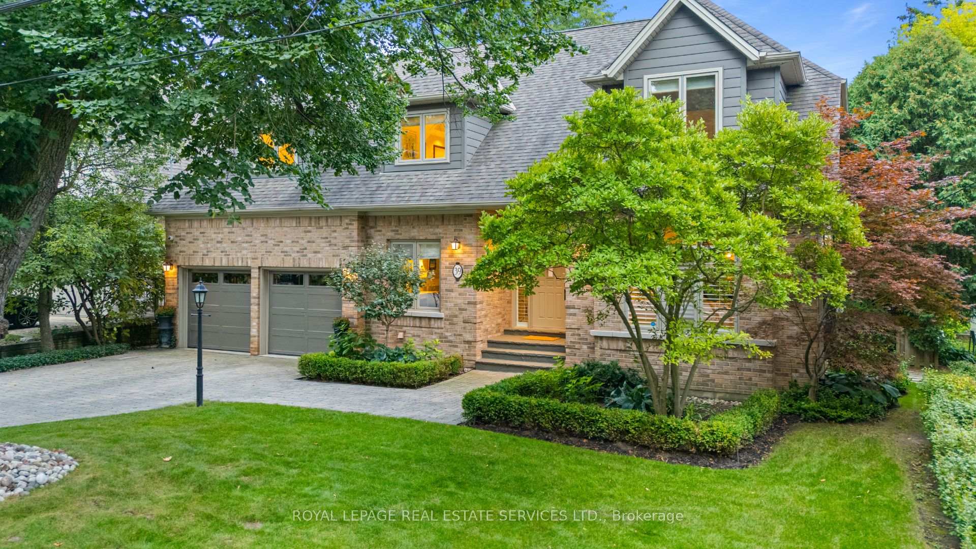 Photo 2 of 39 Rockingham Drive, Etobicoke, Princess-Rosethorn — HOMEH
