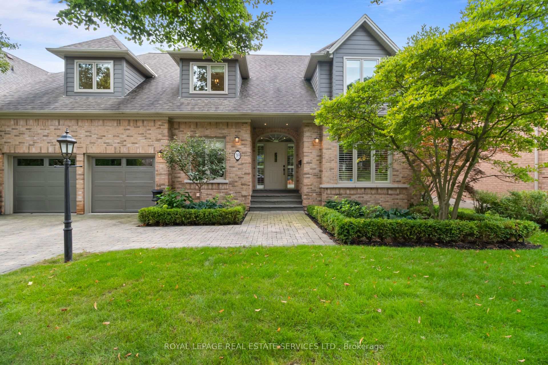 Photo 3 of 39 Rockingham Drive, Etobicoke, Princess-Rosethorn — HOMEH