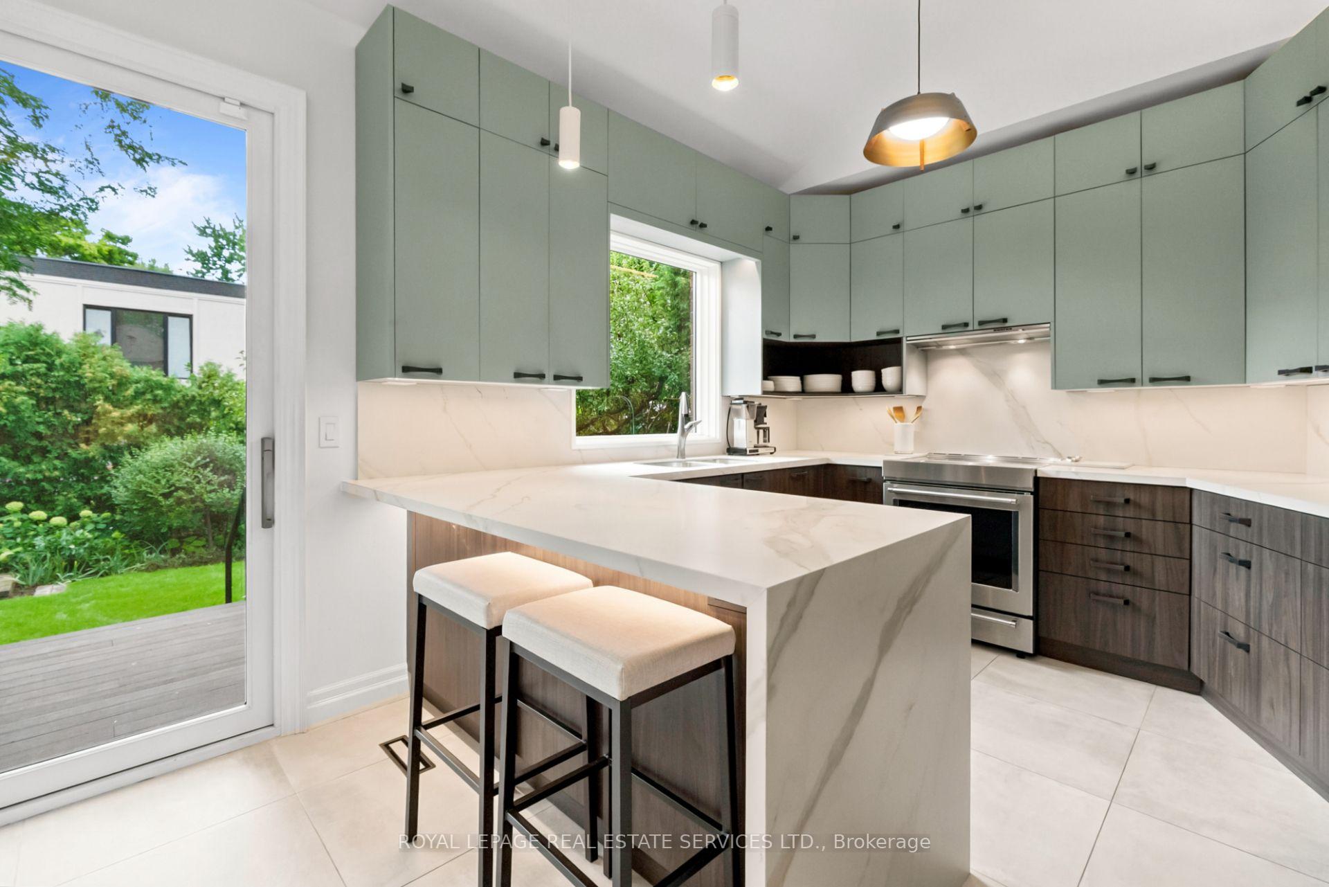 Photo 11 of 39 Rockingham Drive, Etobicoke, Princess-Rosethorn — HOMEH