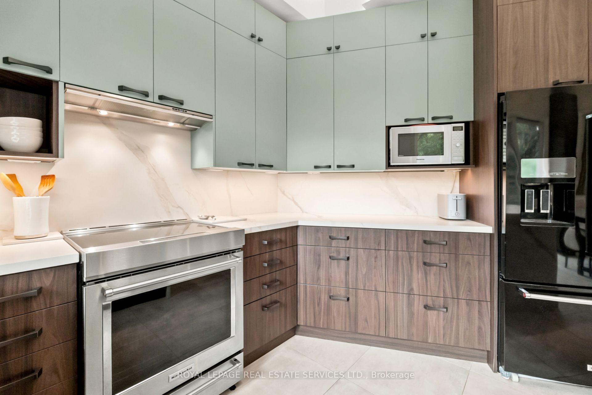 Photo 13 of 39 Rockingham Drive, Etobicoke, Princess-Rosethorn — HOMEH