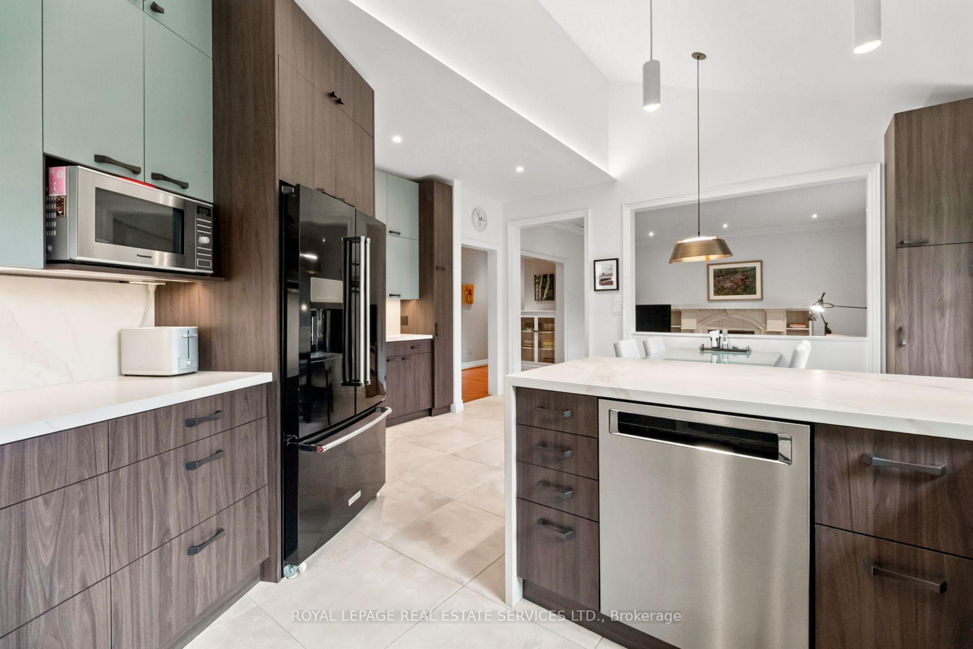 Photo 14 of 39 Rockingham Drive, Etobicoke, Princess-Rosethorn — HOMEH