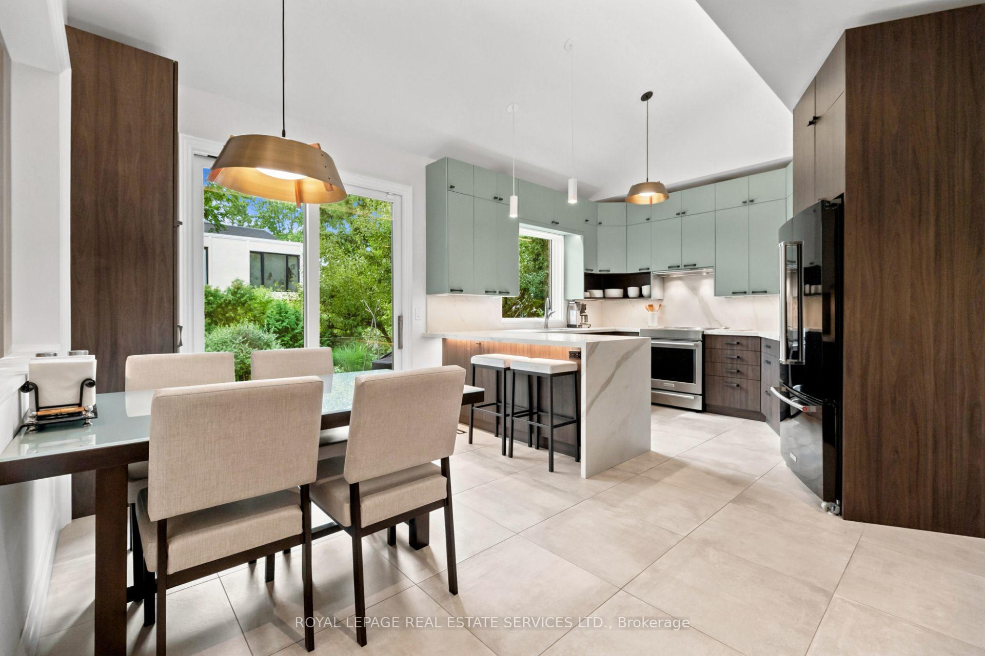 Photo 15 of 39 Rockingham Drive, Etobicoke, Princess-Rosethorn — HOMEH