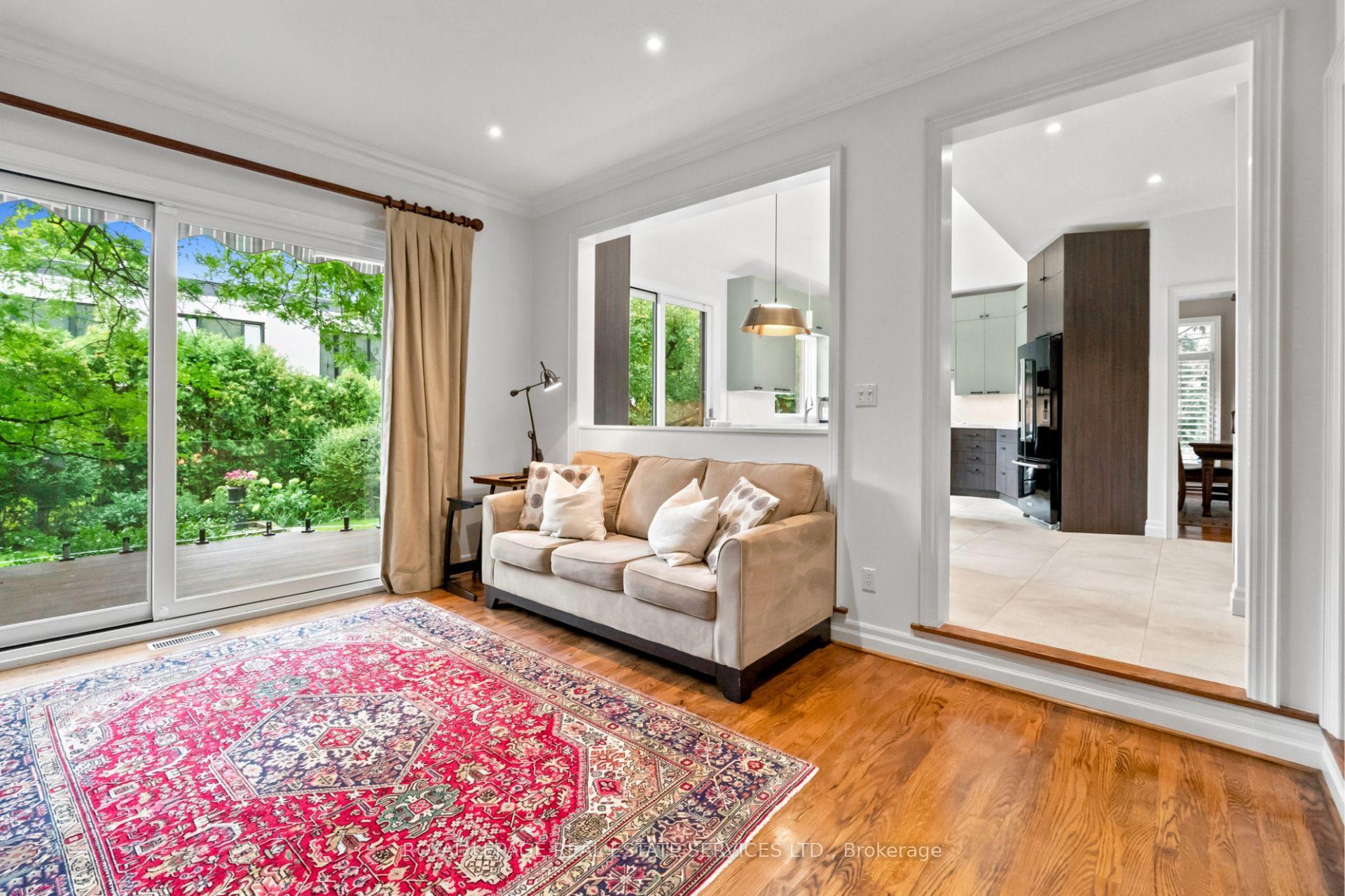 Photo 18 of 39 Rockingham Drive, Etobicoke, Princess-Rosethorn — HOMEH