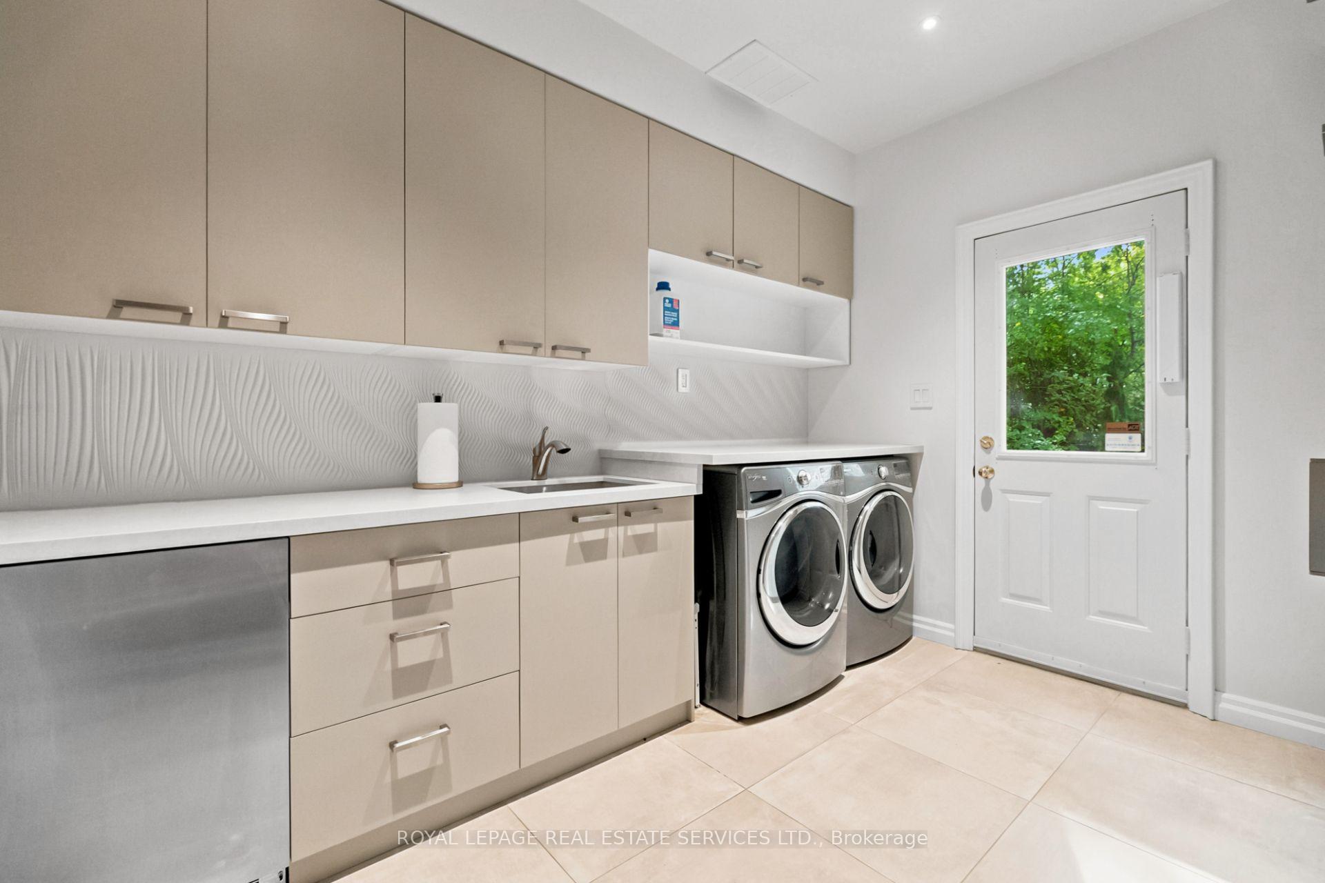 Photo 20 of 39 Rockingham Drive, Etobicoke, Princess-Rosethorn — HOMEH