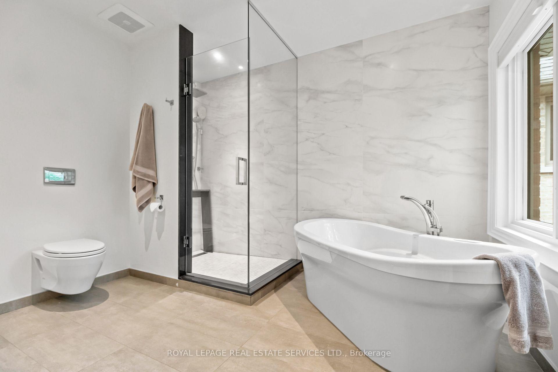Photo 25 of 39 Rockingham Drive, Etobicoke, Princess-Rosethorn — HOMEH
