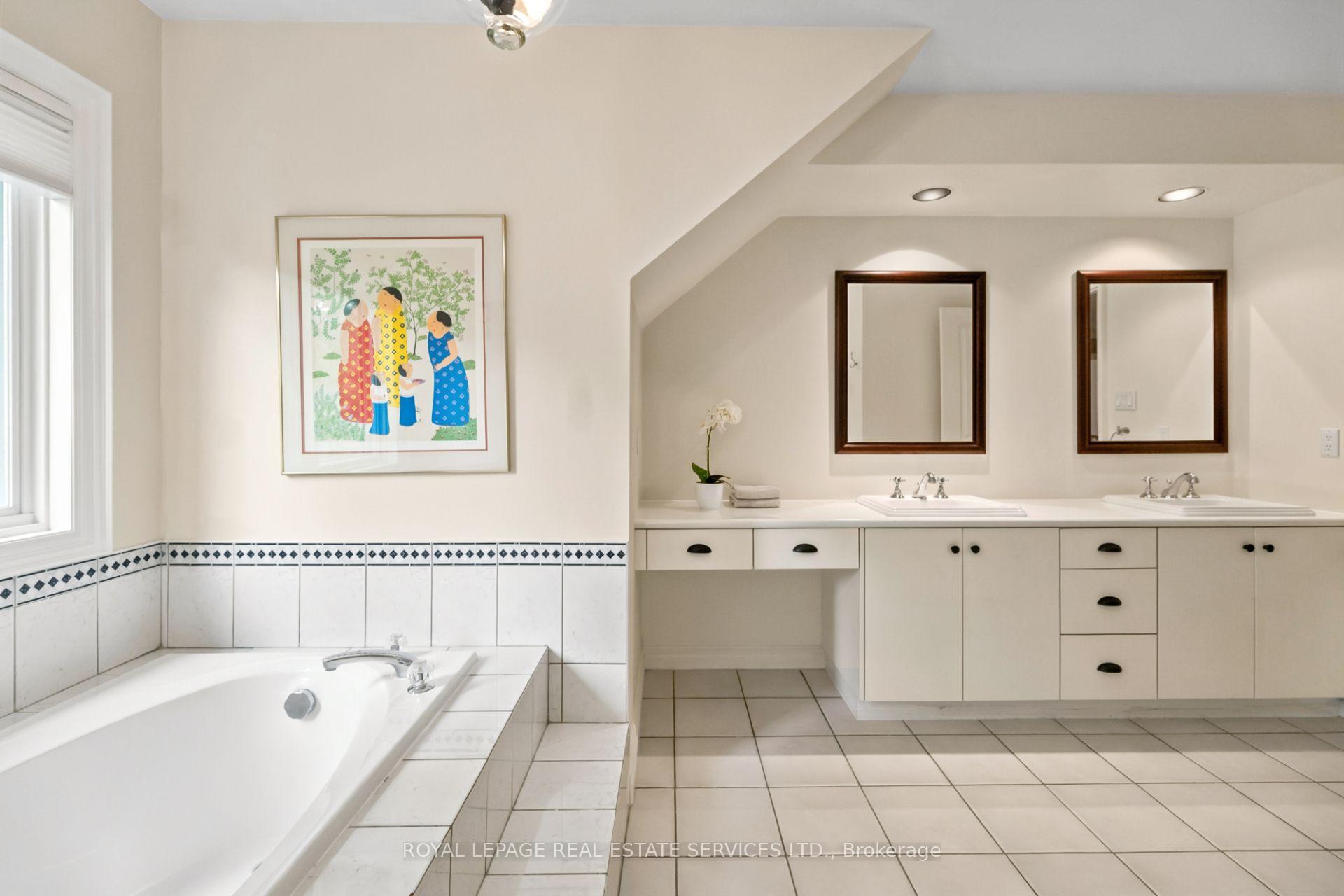 Photo 33 of 39 Rockingham Drive, Etobicoke, Princess-Rosethorn — HOMEH