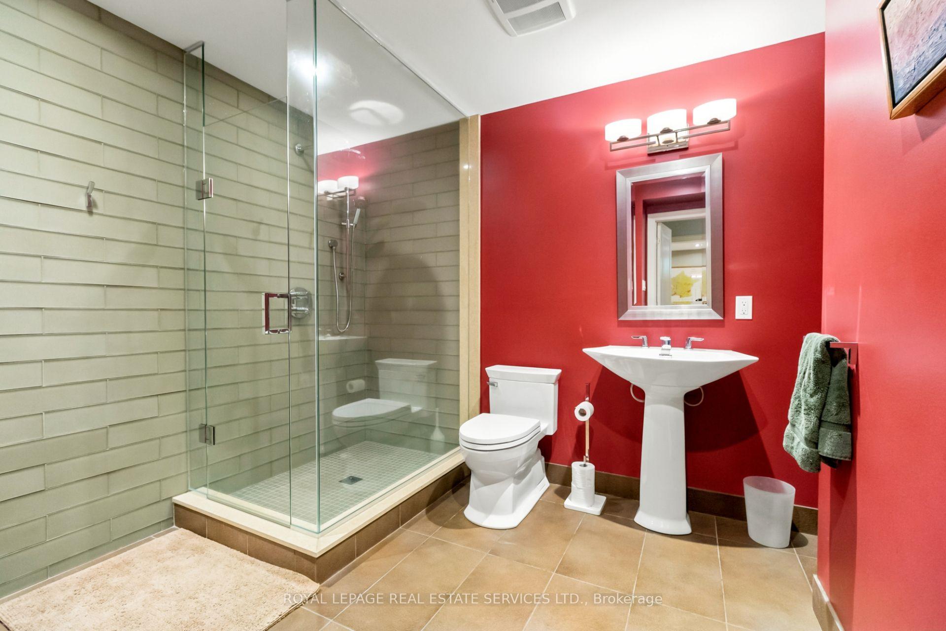 Photo 43 of 39 Rockingham Drive, Etobicoke, Princess-Rosethorn — HOMEH