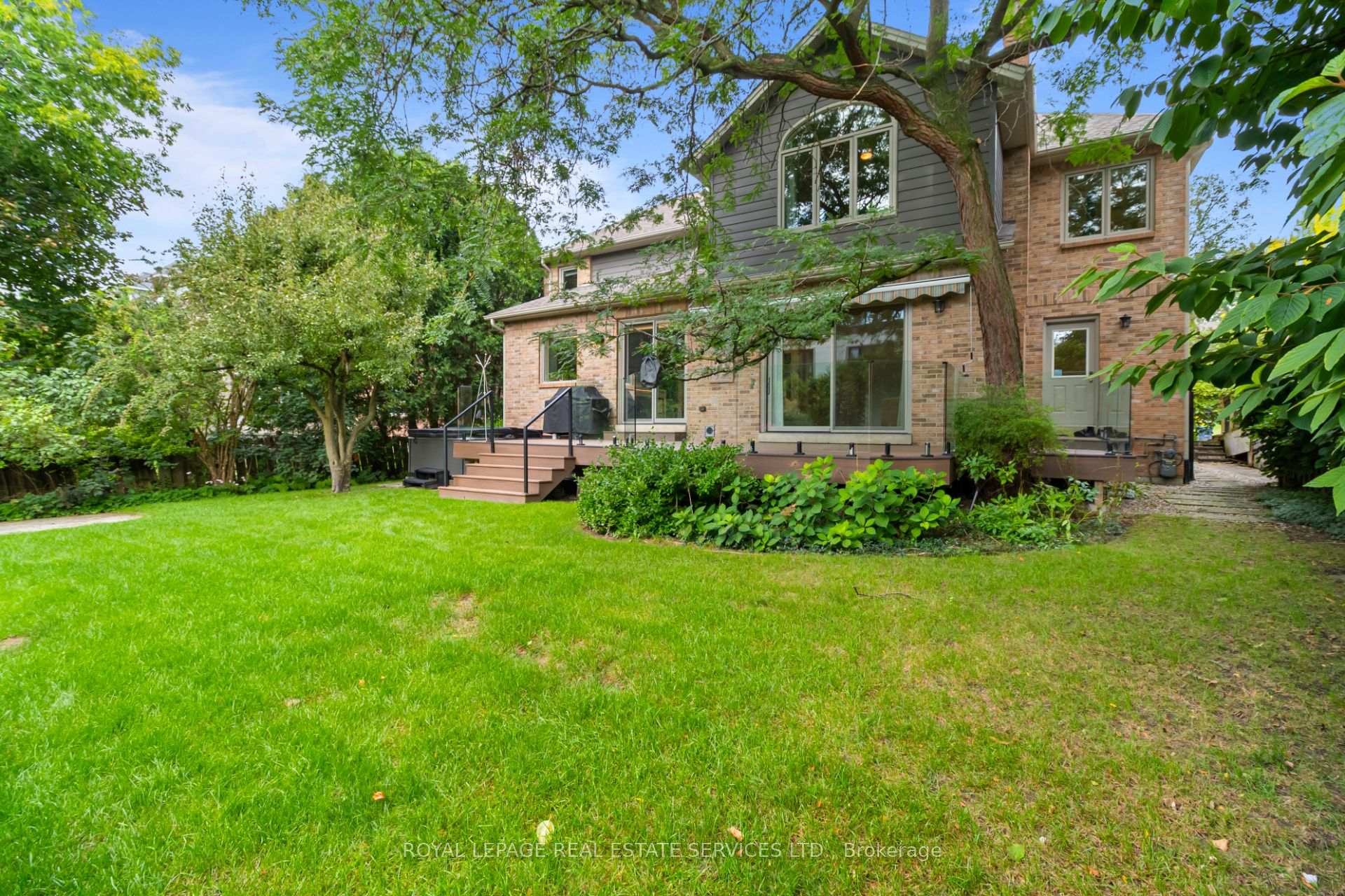 Photo 48 of 39 Rockingham Drive, Etobicoke, Princess-Rosethorn — HOMEH