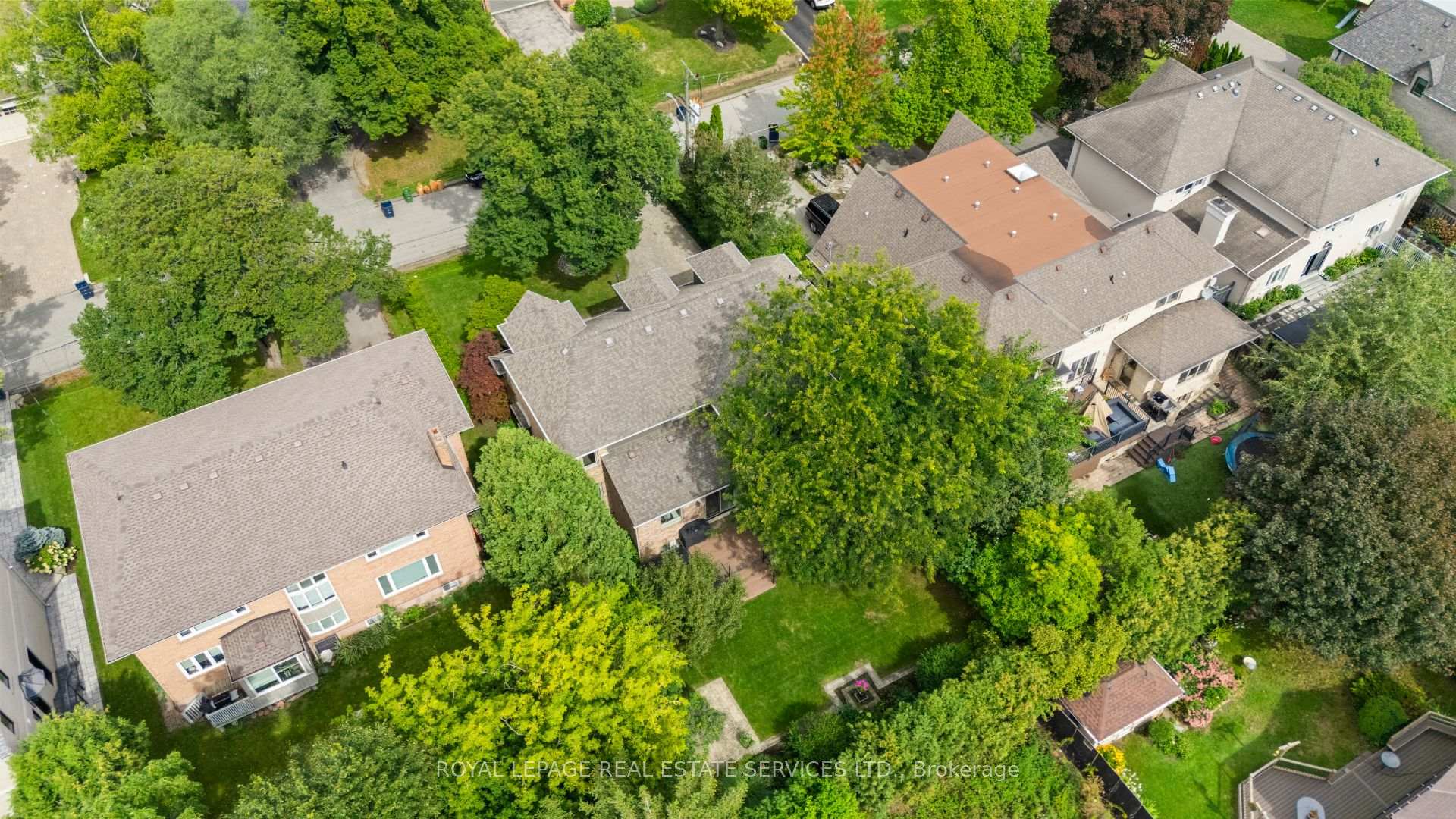 Photo 49 of 39 Rockingham Drive, Etobicoke, Princess-Rosethorn — HOMEH
