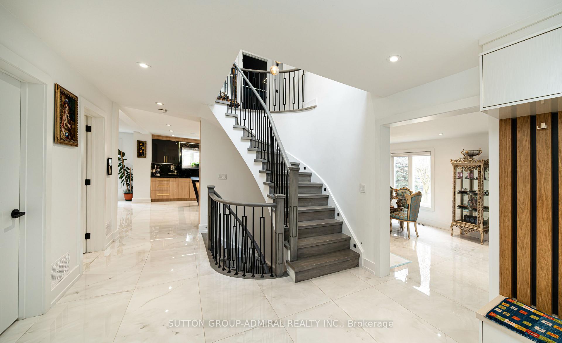 Photo 3 of 60 Maple Way, East Gwillimbury, Sharon — HOMEH