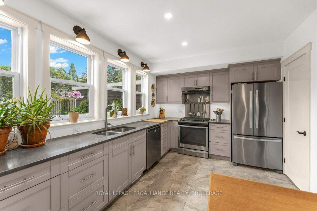Photo 38 of 12 Drummond Street, Kingston, Kingston East (Incl Barret Crt) — HOMEH