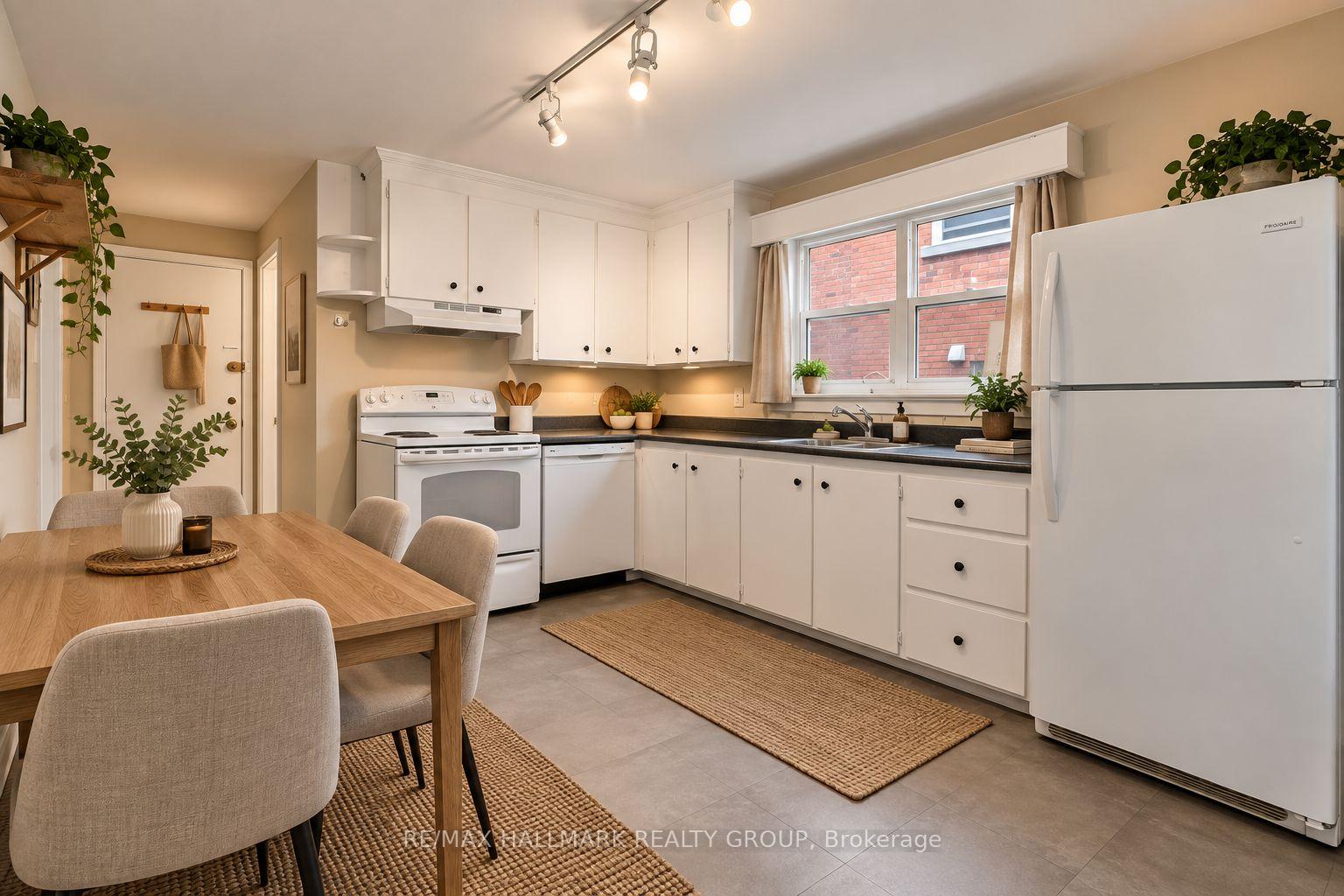Photo 11 of 55 Ivy Crescent, Ottawa, Lindenlea — HOMEH