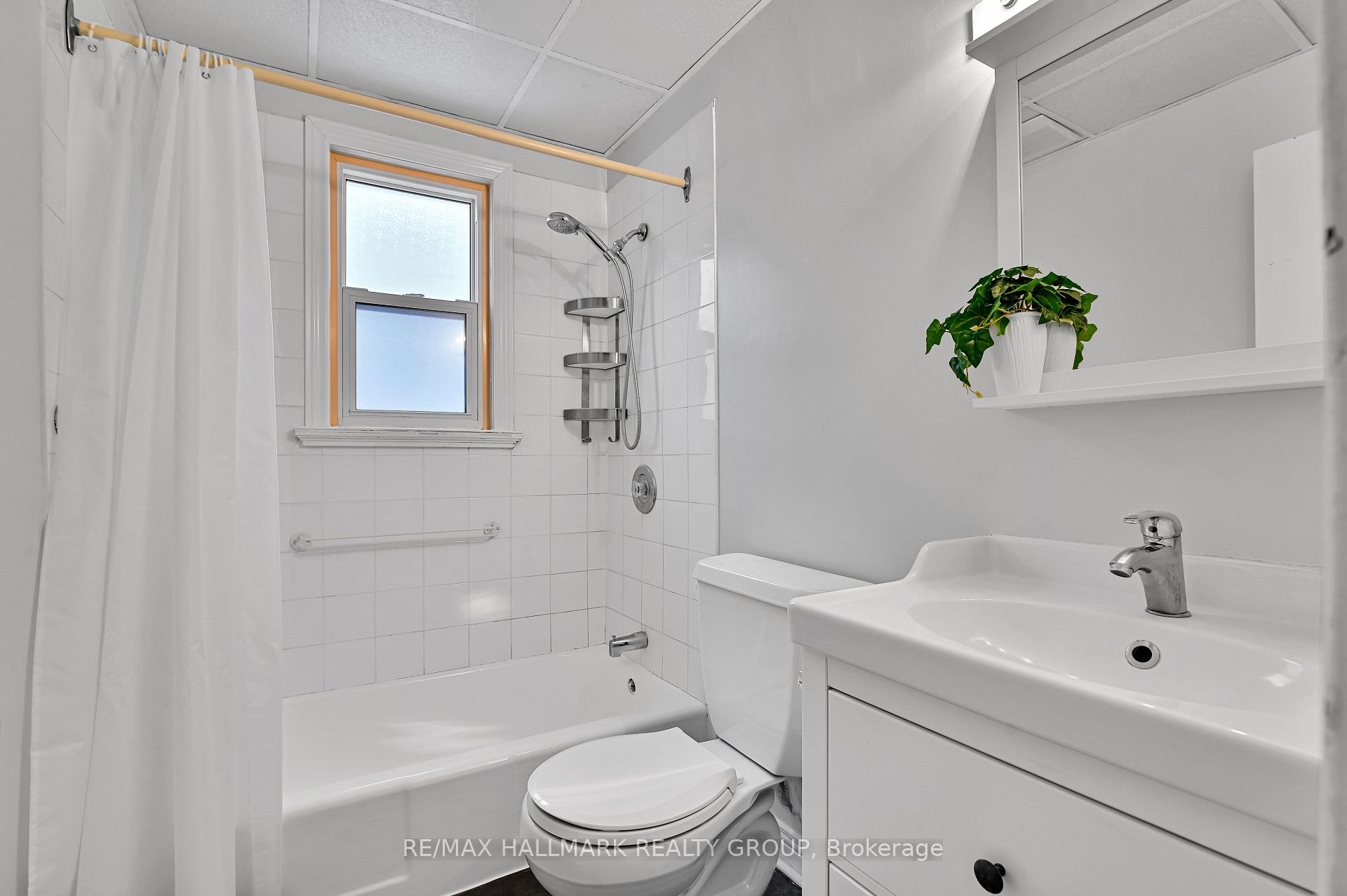 Photo 35 of 55 Ivy Crescent, Ottawa, Lindenlea — HOMEH
