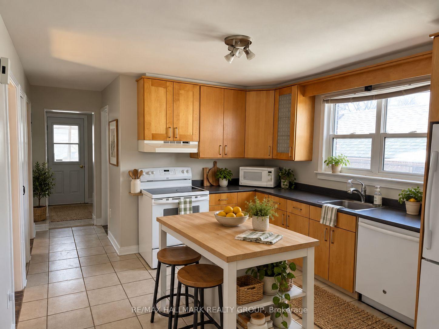 Photo 56 of 55 Ivy Crescent, Ottawa, Lindenlea — HOMEH