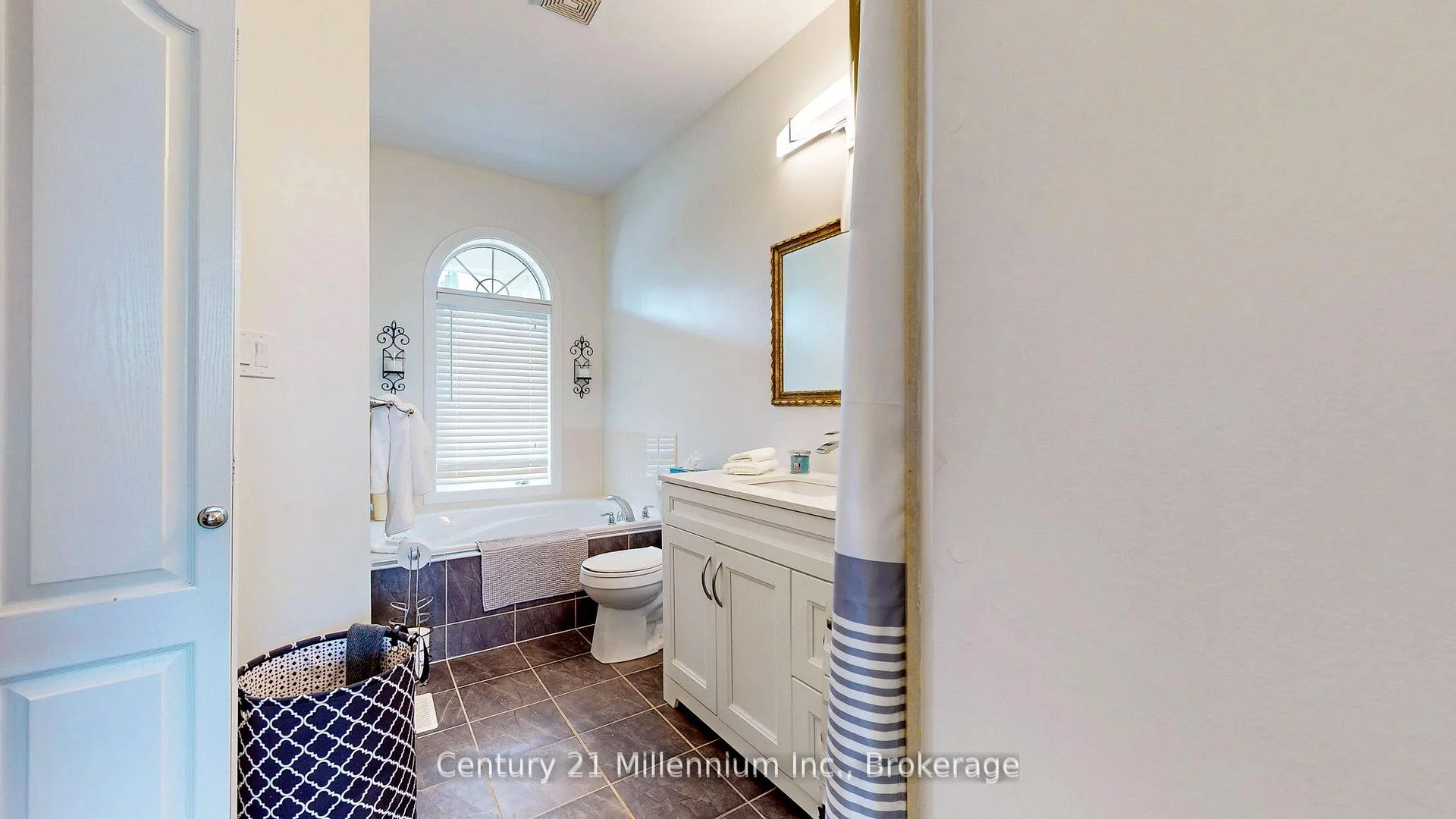 Photo 70 of 214 Yellow Birch Crescent, Blue Mountains — HOMEH