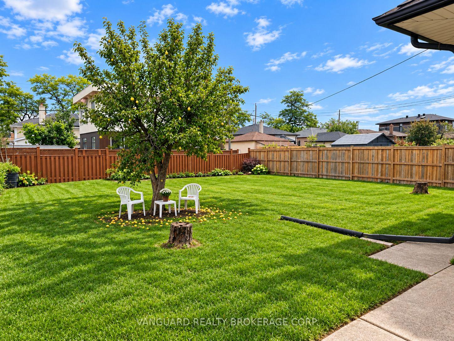Photo 26 of 150 Spalding Road, North York, Downsview-Roding-CFB — HOMEH