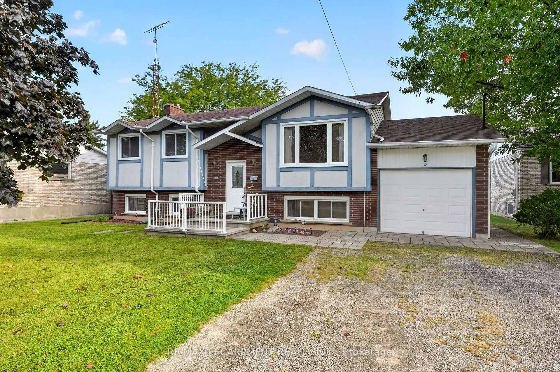 Photo of 5 Brooks Circle