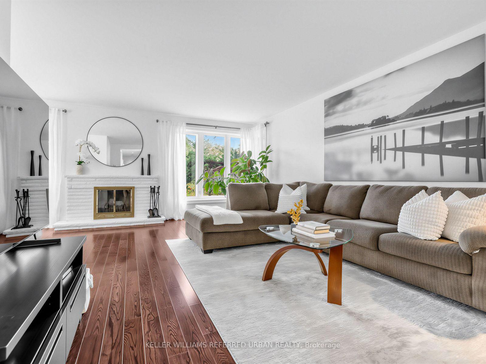Photo 3 of 139 Holcolm Road, North York, Willowdale West — HOMEH