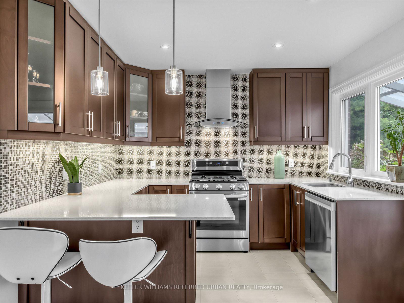 Photo 6 of 139 Holcolm Road, North York, Willowdale West — HOMEH