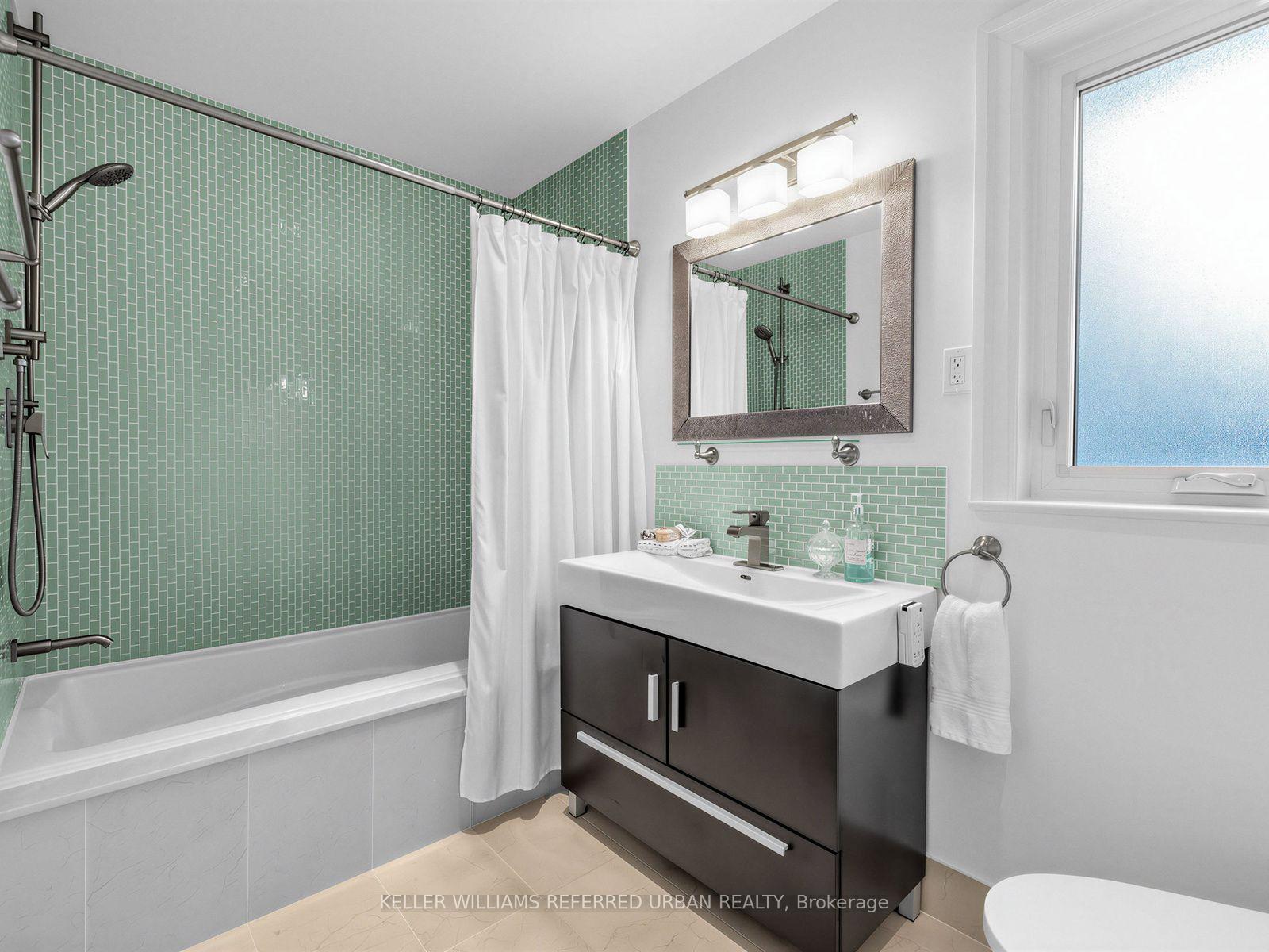 Photo 15 of 139 Holcolm Road, North York, Willowdale West — HOMEH