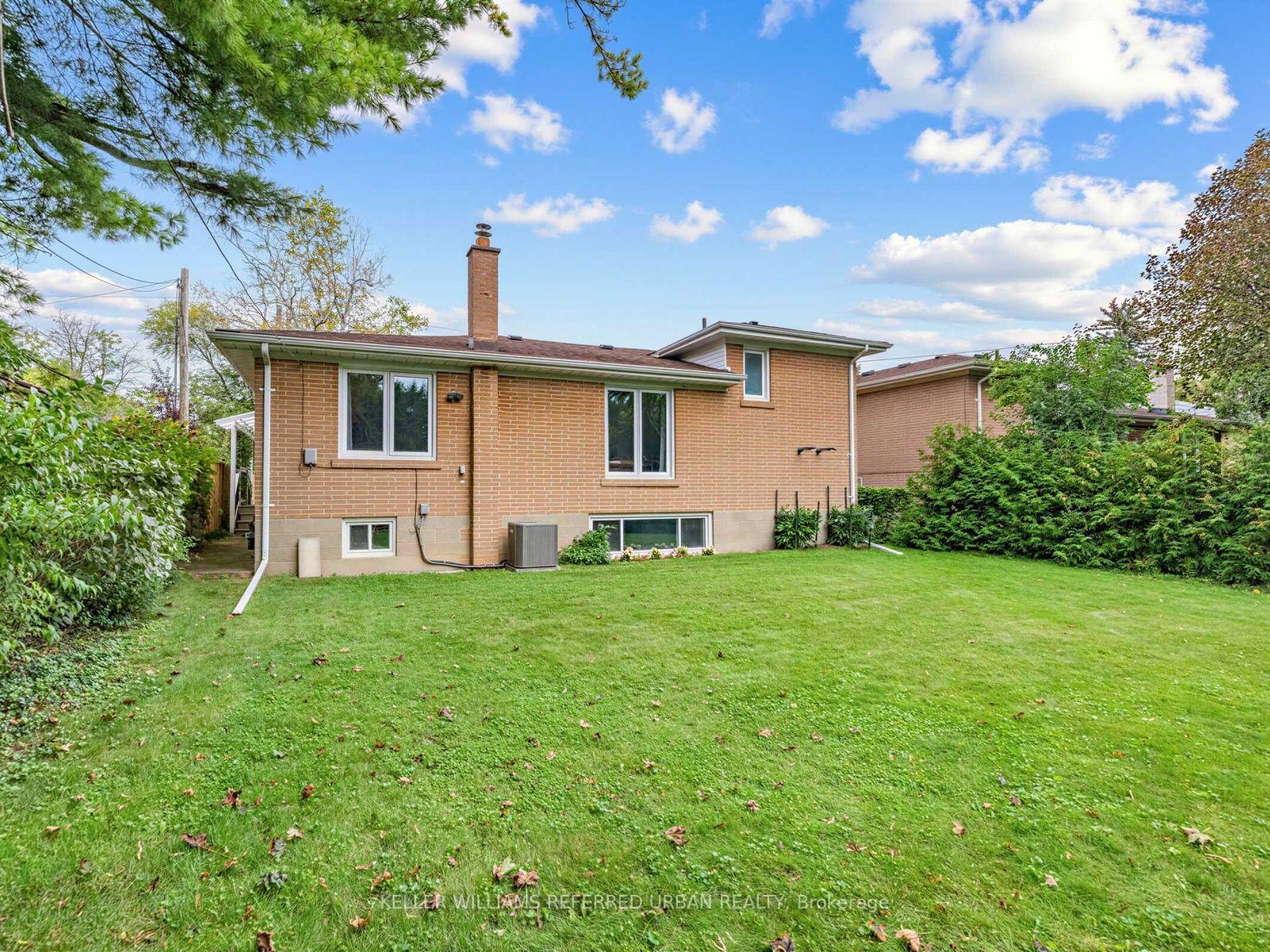 Photo 26 of 139 Holcolm Road, North York, Willowdale West — HOMEH