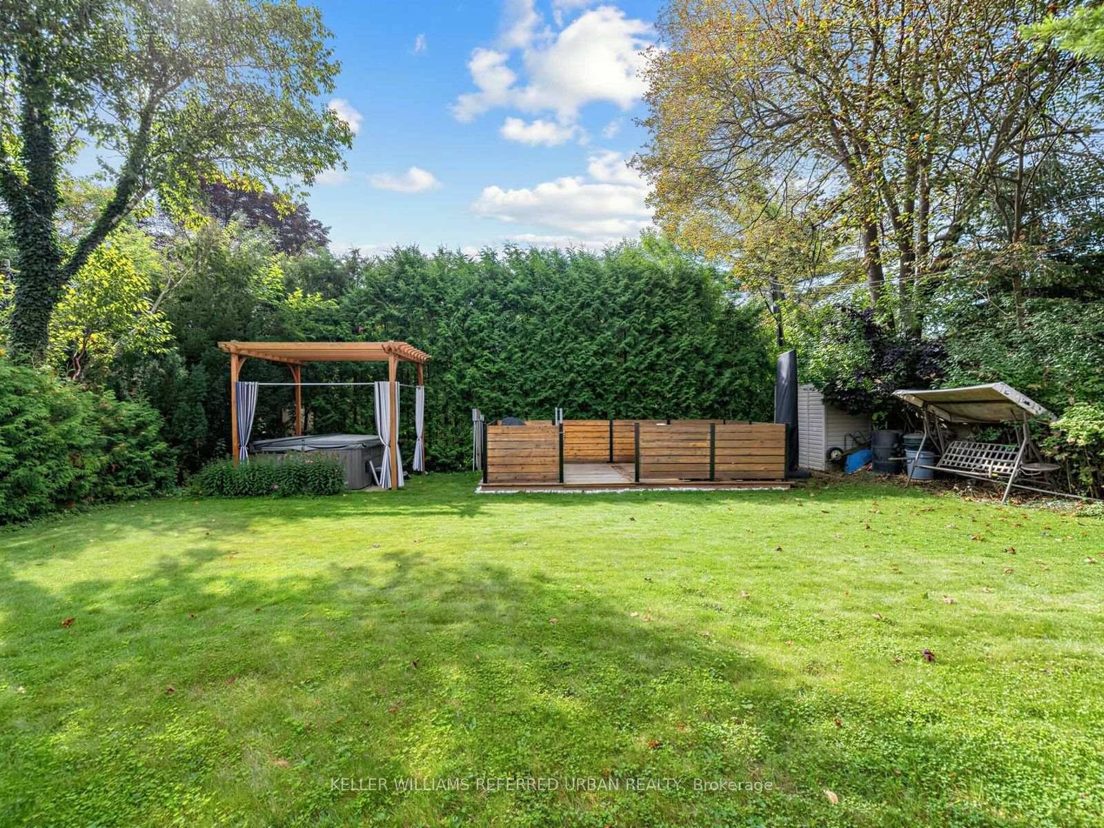 Photo 27 of 139 Holcolm Road, North York, Willowdale West — HOMEH