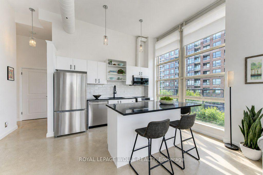 Photo 7 of Unit 614, 410 King Street W, Kitchener, City Commercial Core — HOMEH