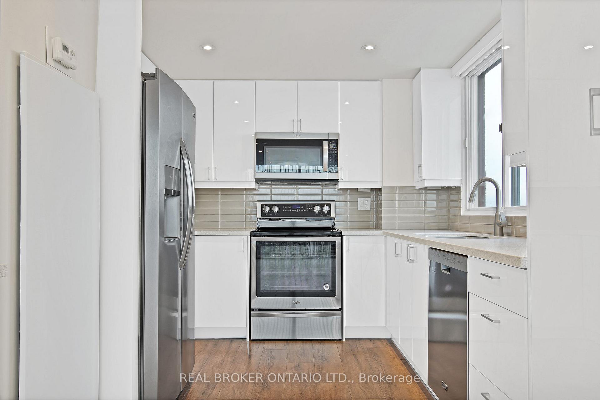 Photo 3 of Unit 3301, 5 Concorde Place, North York, Banbury-Don Mills — HOMEH