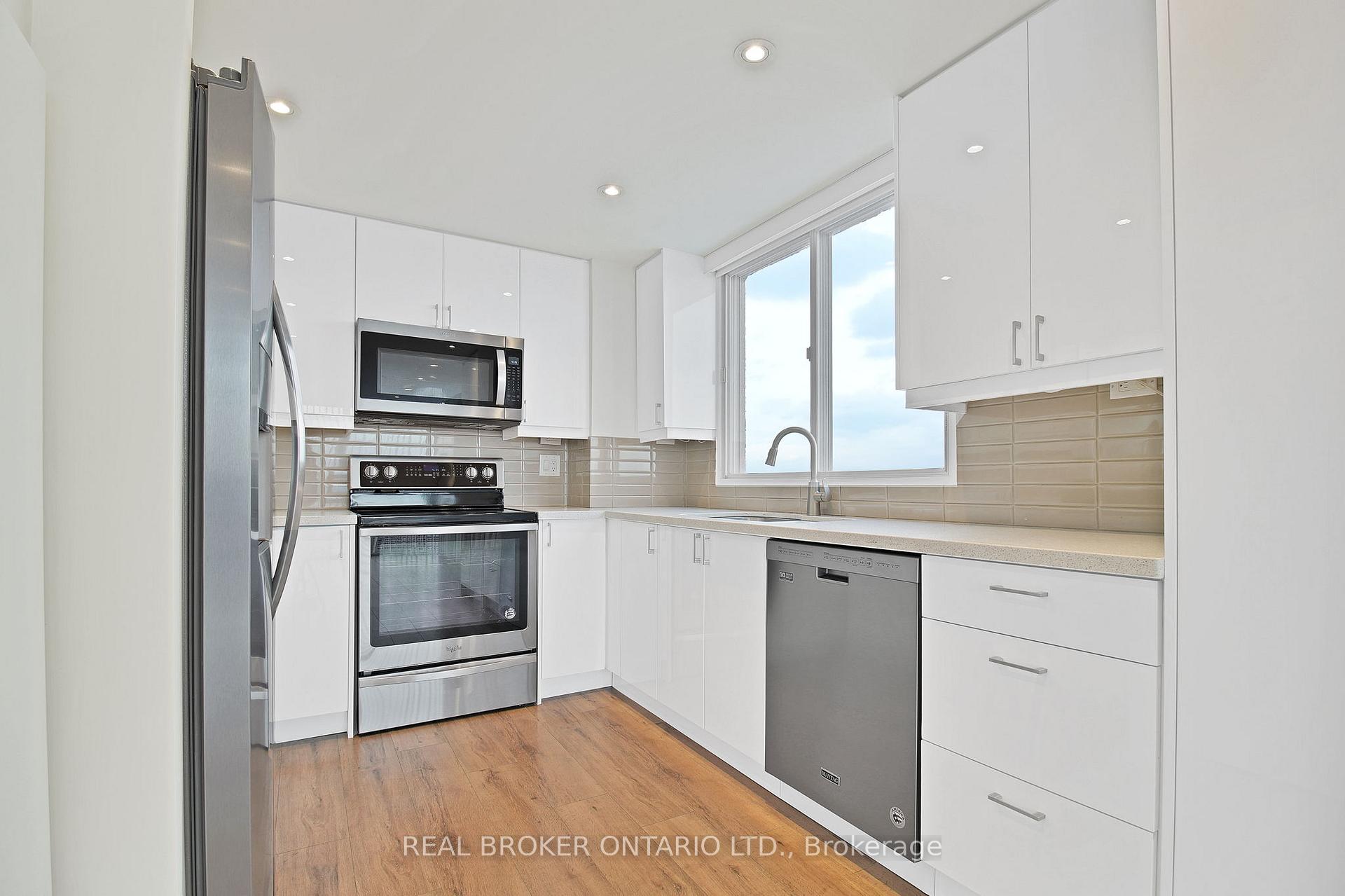 Photo 4 of Unit 3301, 5 Concorde Place, North York, Banbury-Don Mills — HOMEH